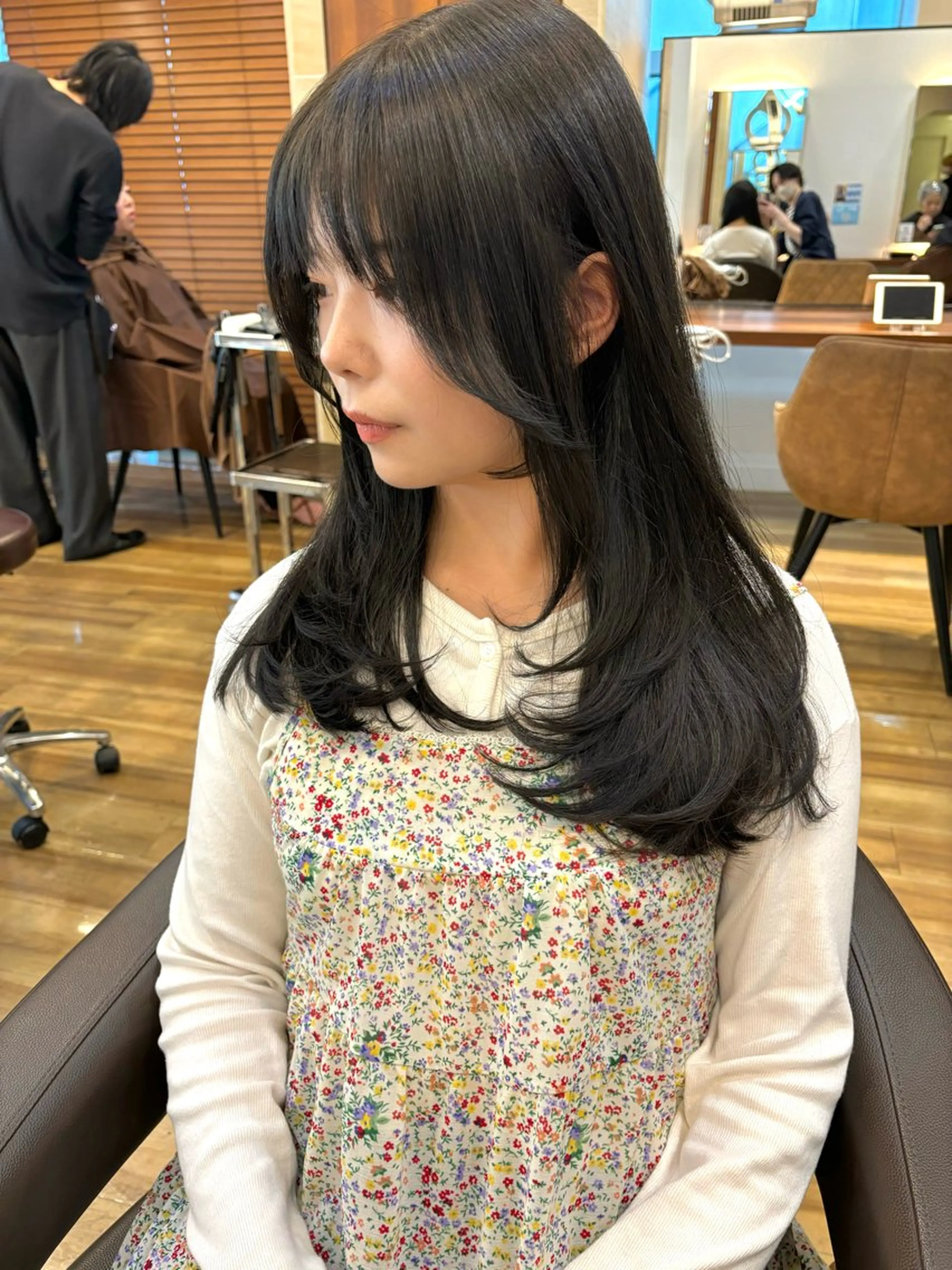 ロング カラー 黒髪 レイヤーカット カット ヘアカラー トリートメント レイヤーカット /透明感/千葉怜寿のヘアスタイル