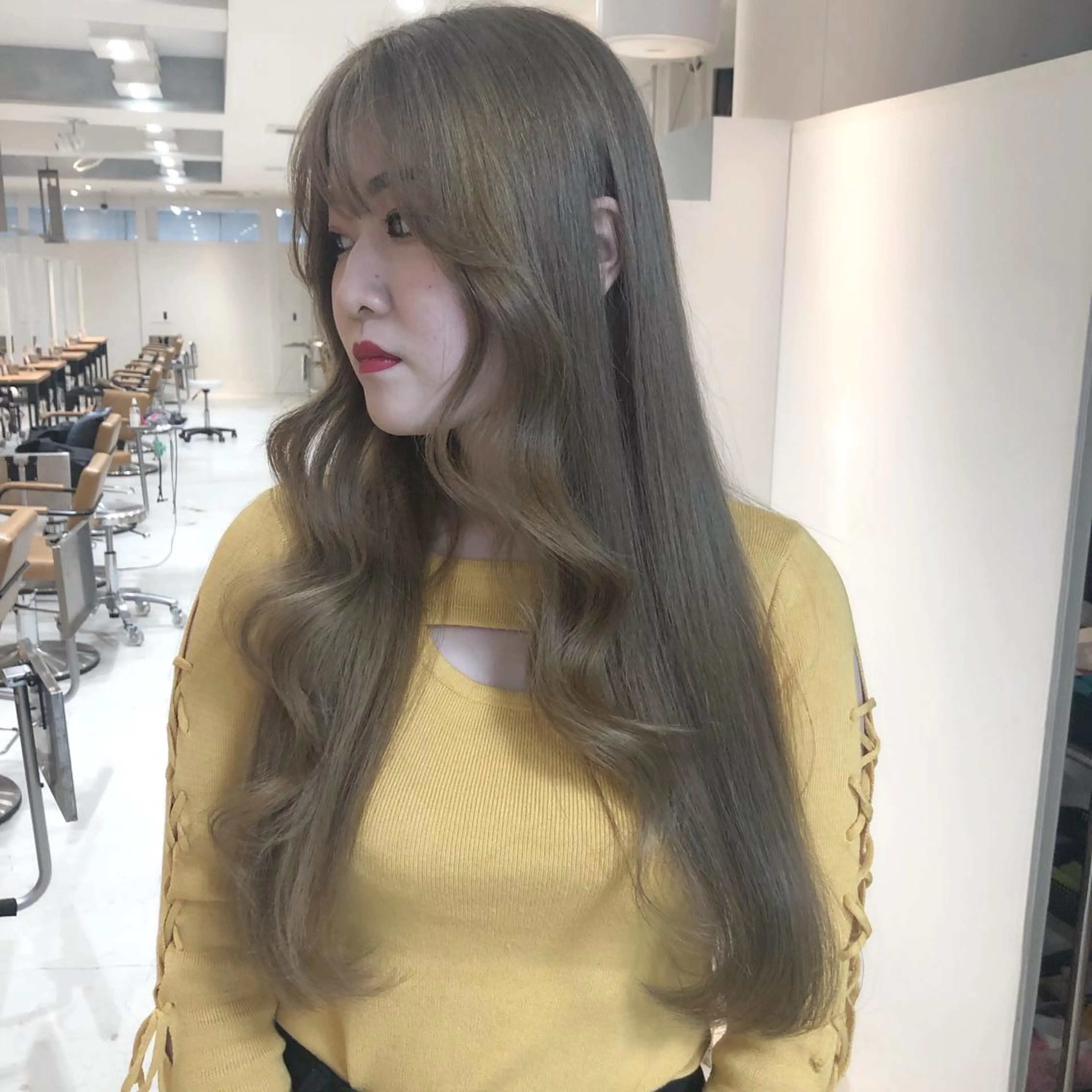 ロング カラー ブロンド ORIKA 美容室のヘアスタイル