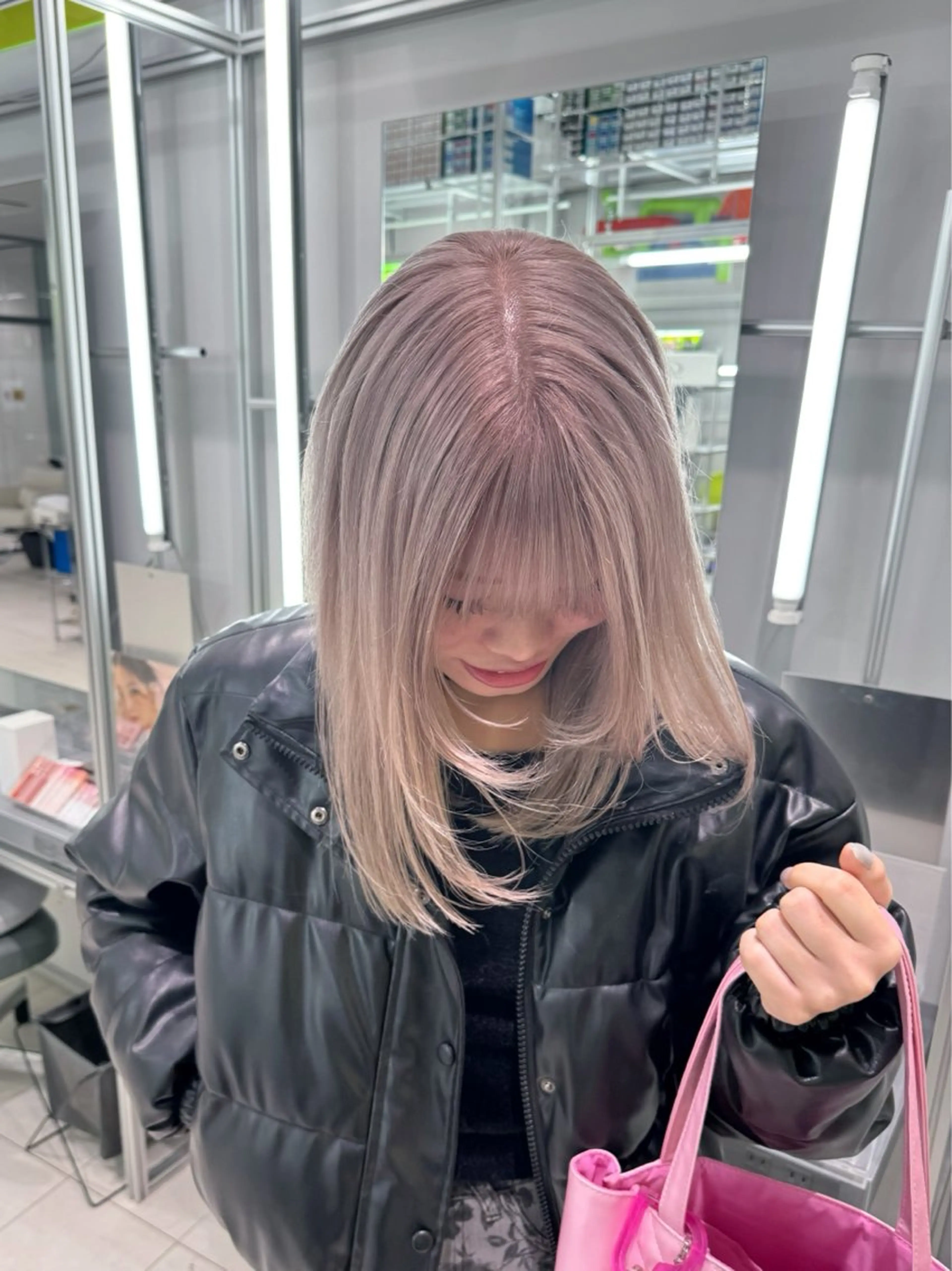 ミディアム カラー グレージュ 砂川 航のヘアスタイル