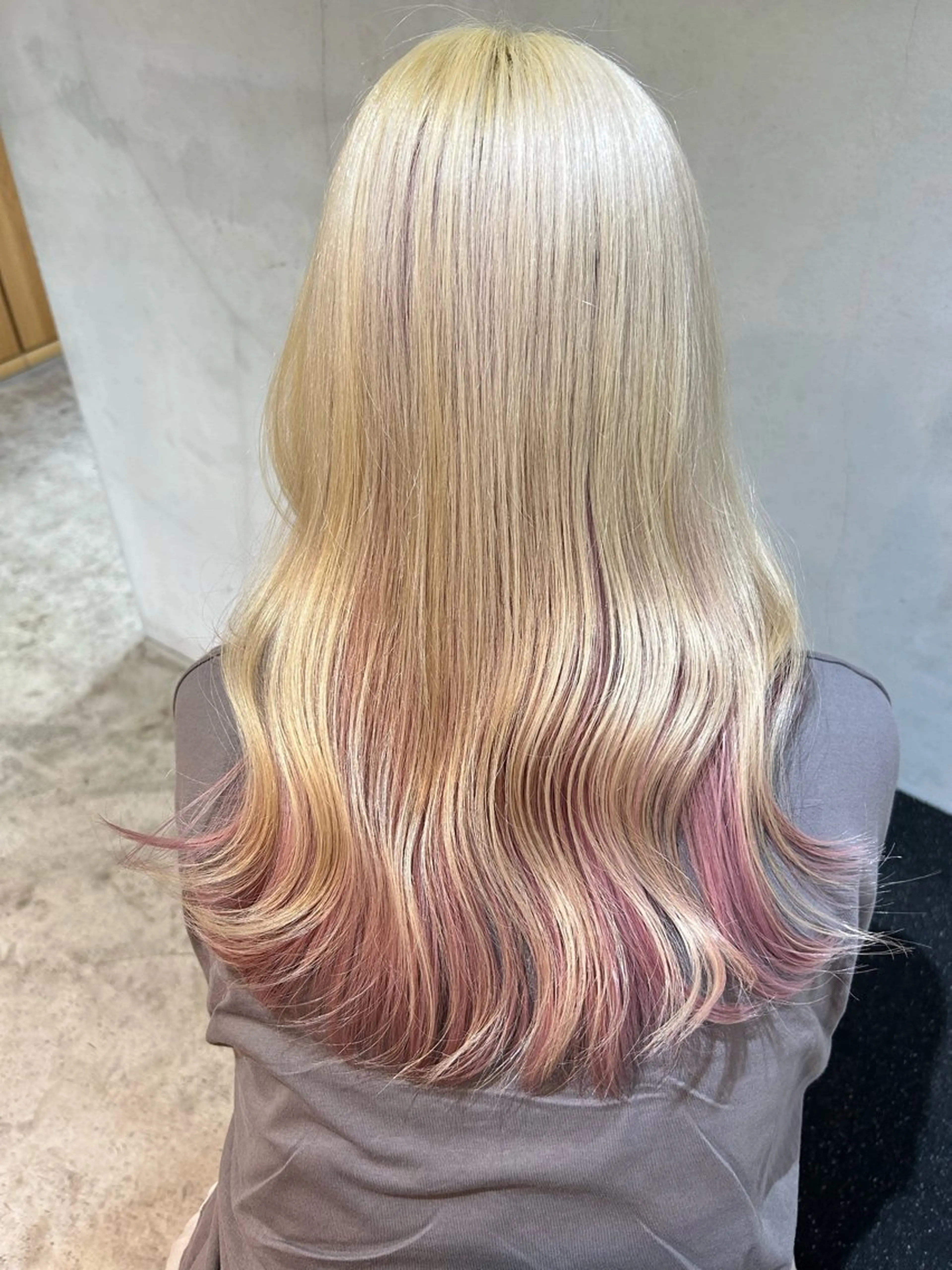 ロング カラー ブロンド ピンクカラー ホワイトブロンド カット ヘアカラー トリートメント 🧸艶々韓国ヘア 🧁mizunaのヘアスタイル