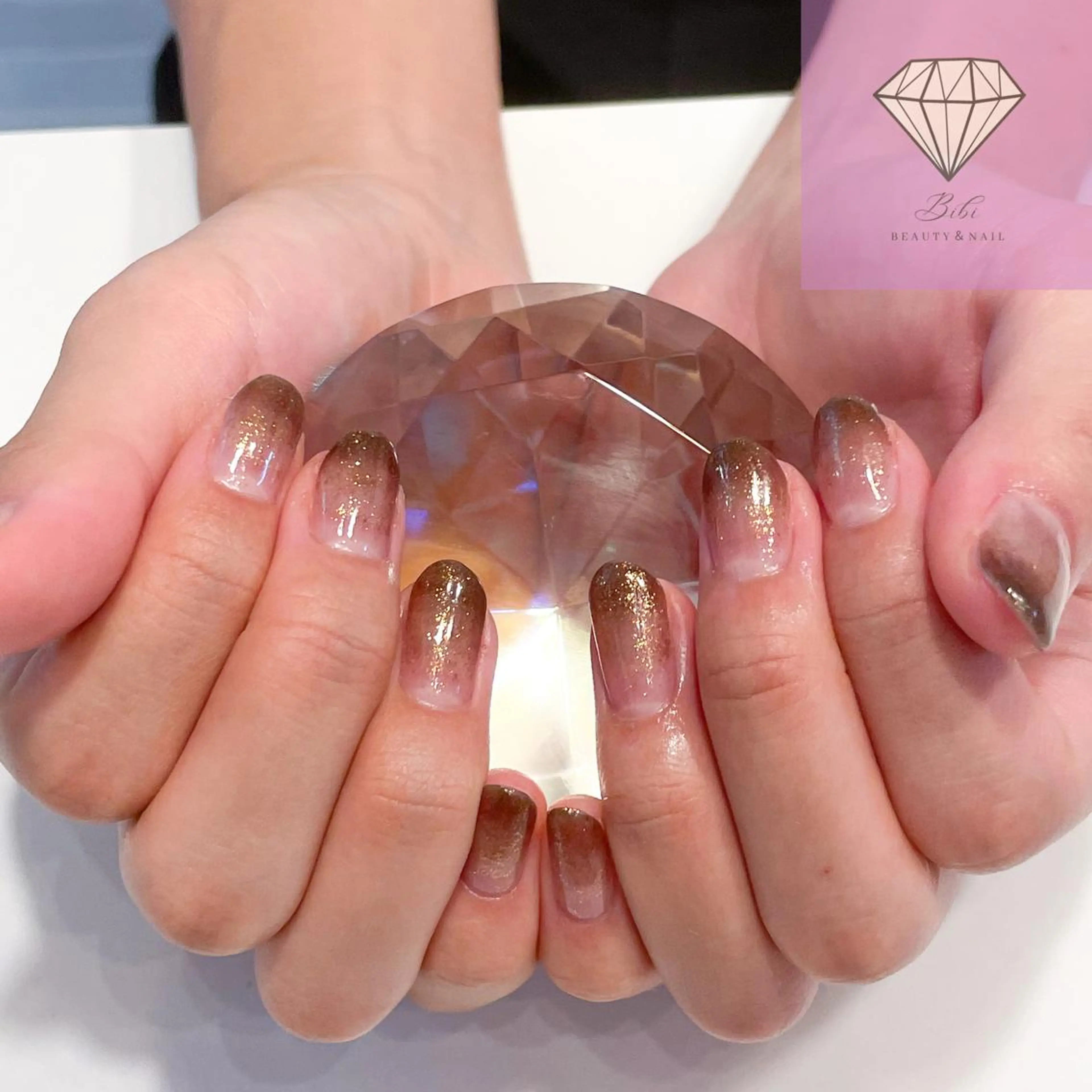 ネイル ブラウン ゴールド グラデーション ラメ(グリッター) ハンドネイル ネイルサロン💎 Bibiのネイルデザイン