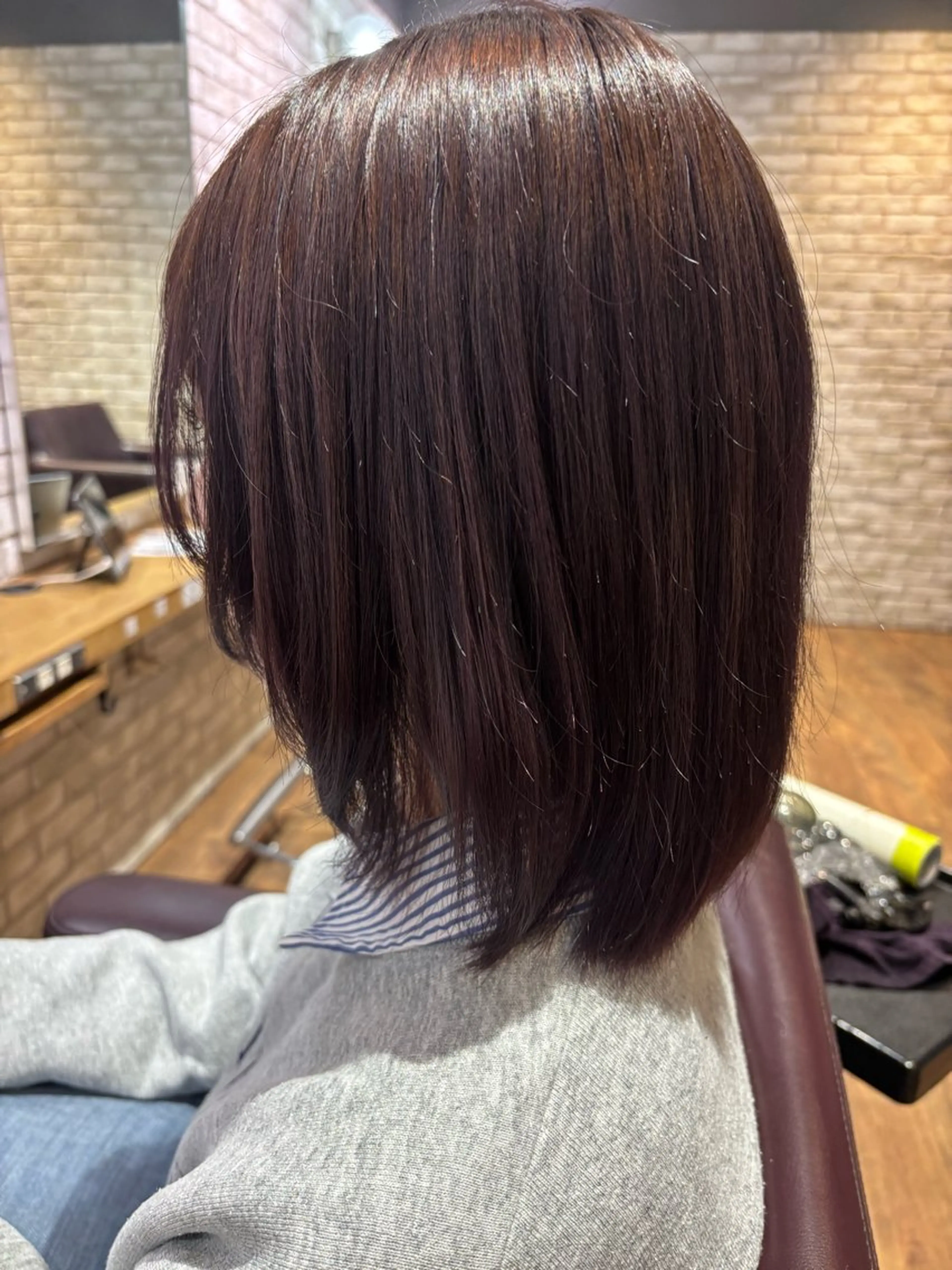 ミディアム カラー ブリーチ ボルドーカラー ブラウンカラー レッドカラー レッドブラウン カット ヘアカラー トリートメント 🎀ワンレンボブ🎀 ワンカラー　あゆみのヘアスタイル