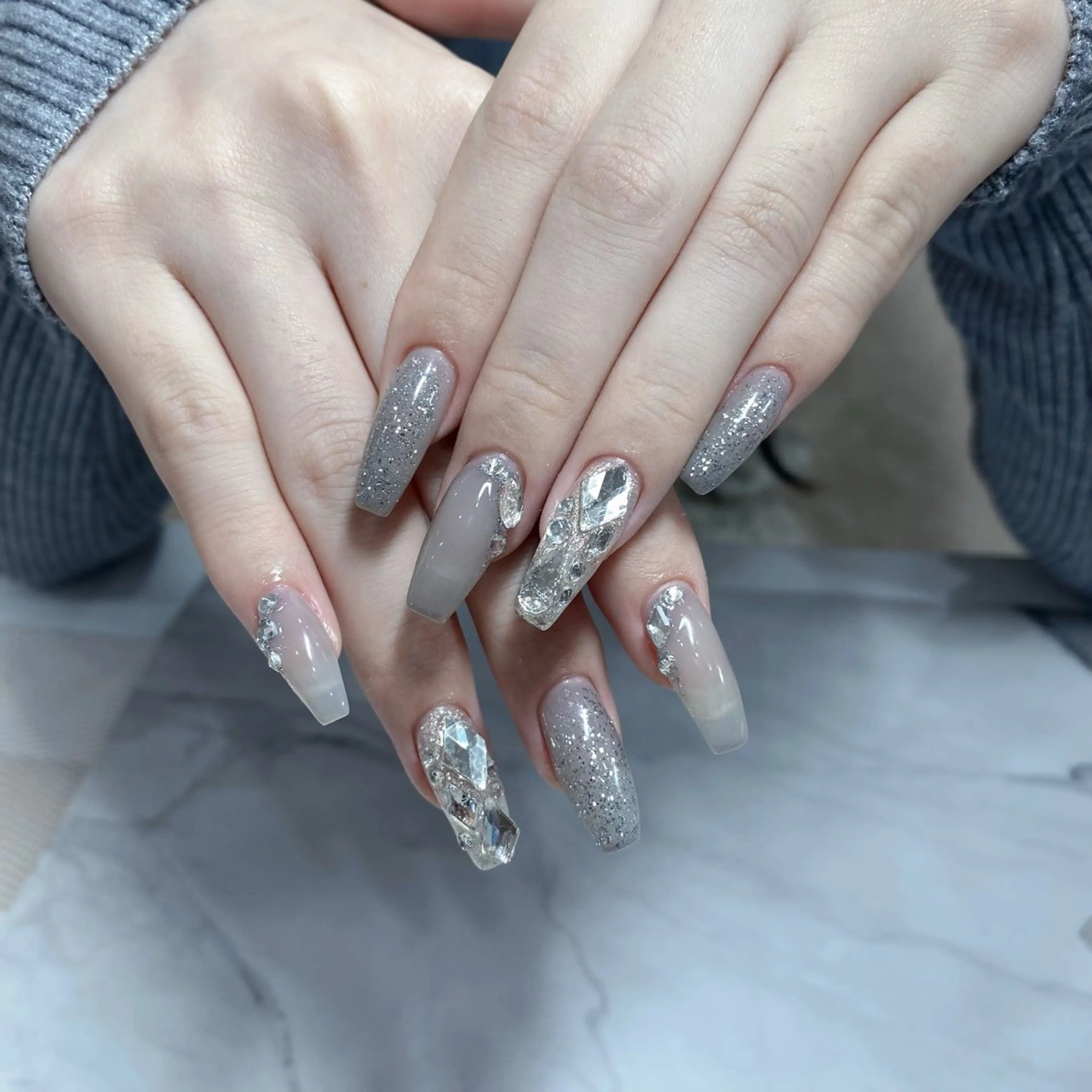 ネイル キラキラネイル ワンホンネイル nailsalon ChuColaのネイルデザイン