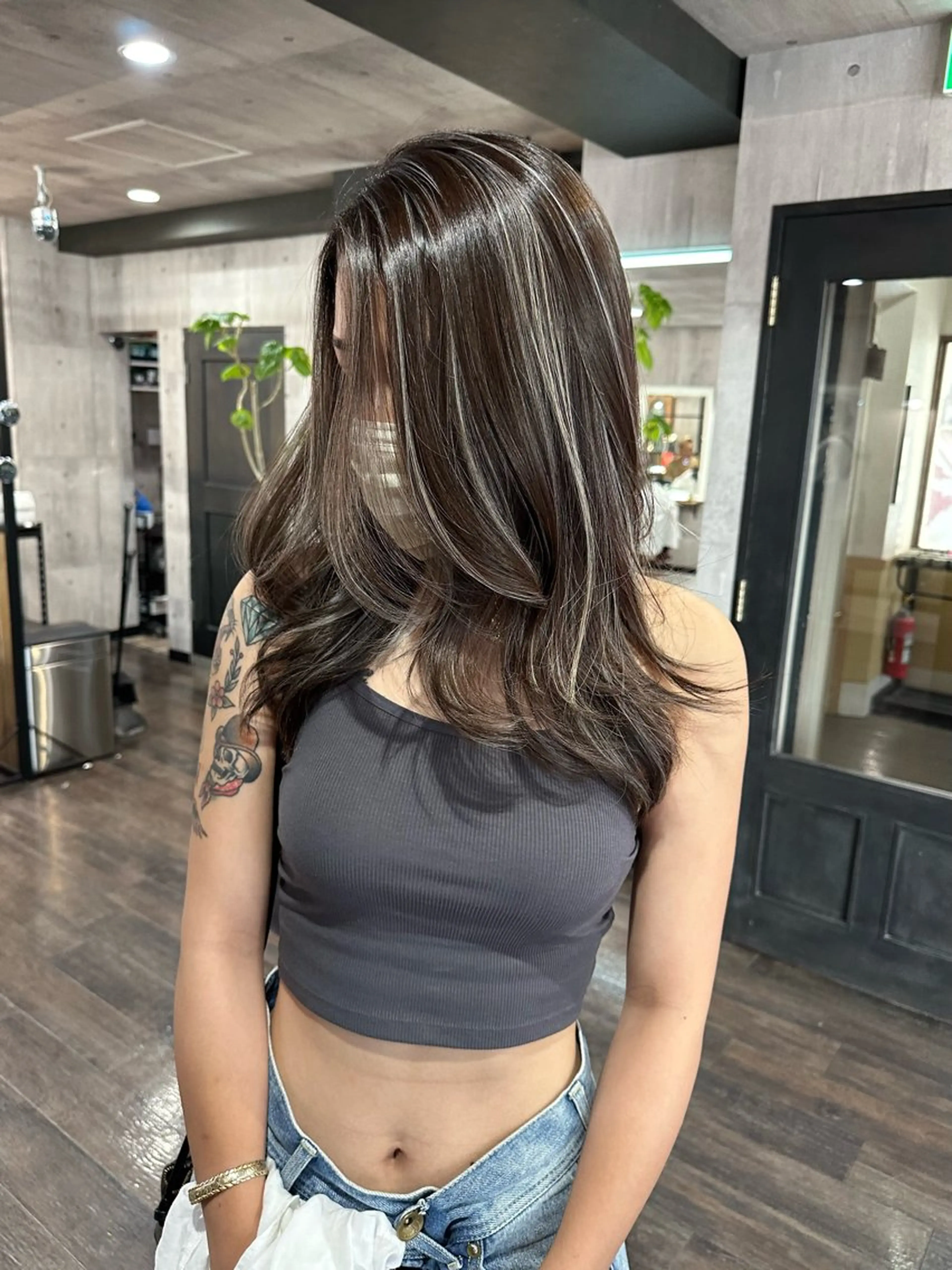 セミロング ハイライト XELVE所属・Mika XELVEのヘアスタイル