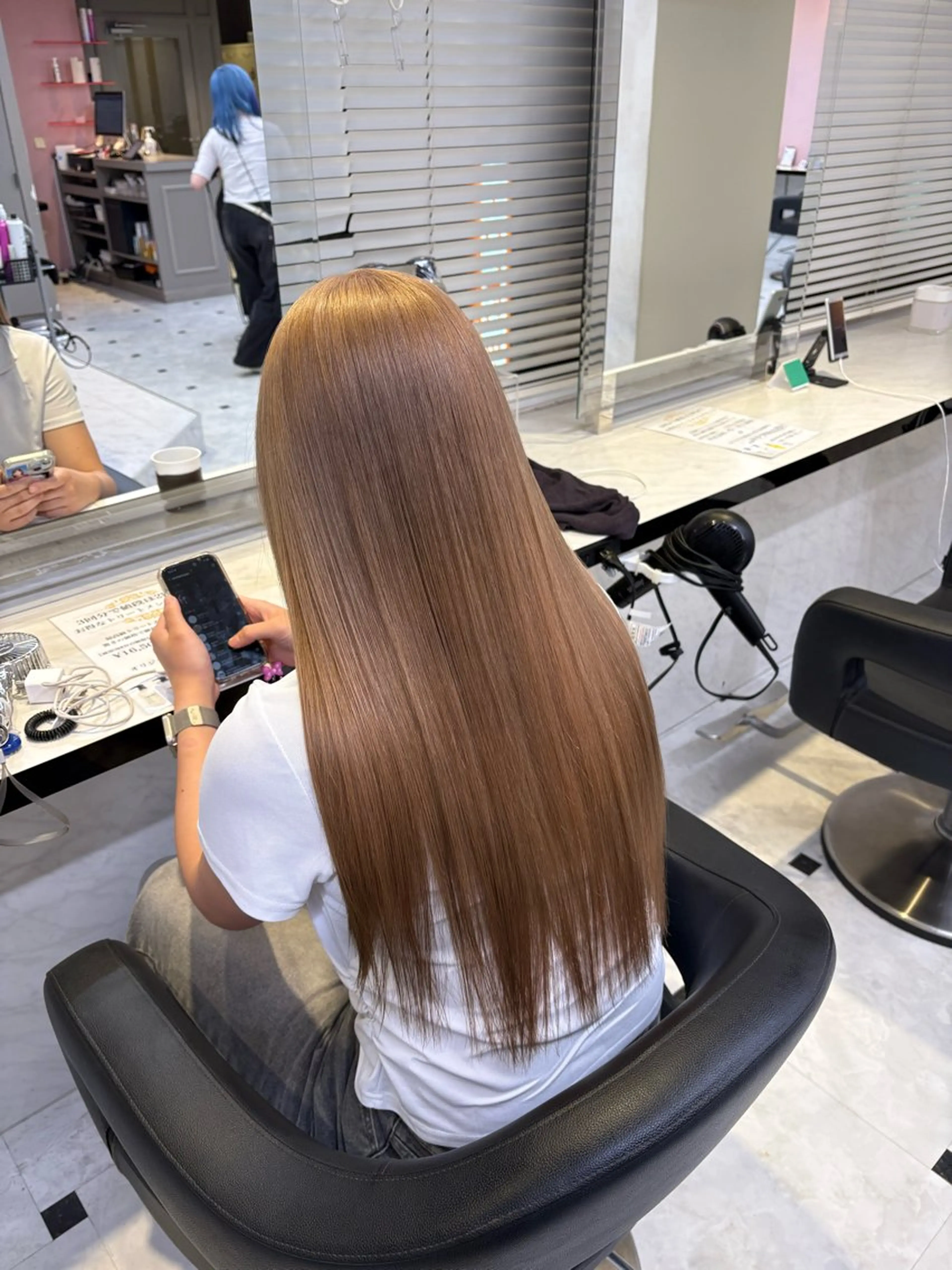 ロング カラー ヘアカラー トリートメント 透明感ベージュカラー 🪞上野🪞AIのヘアスタイル