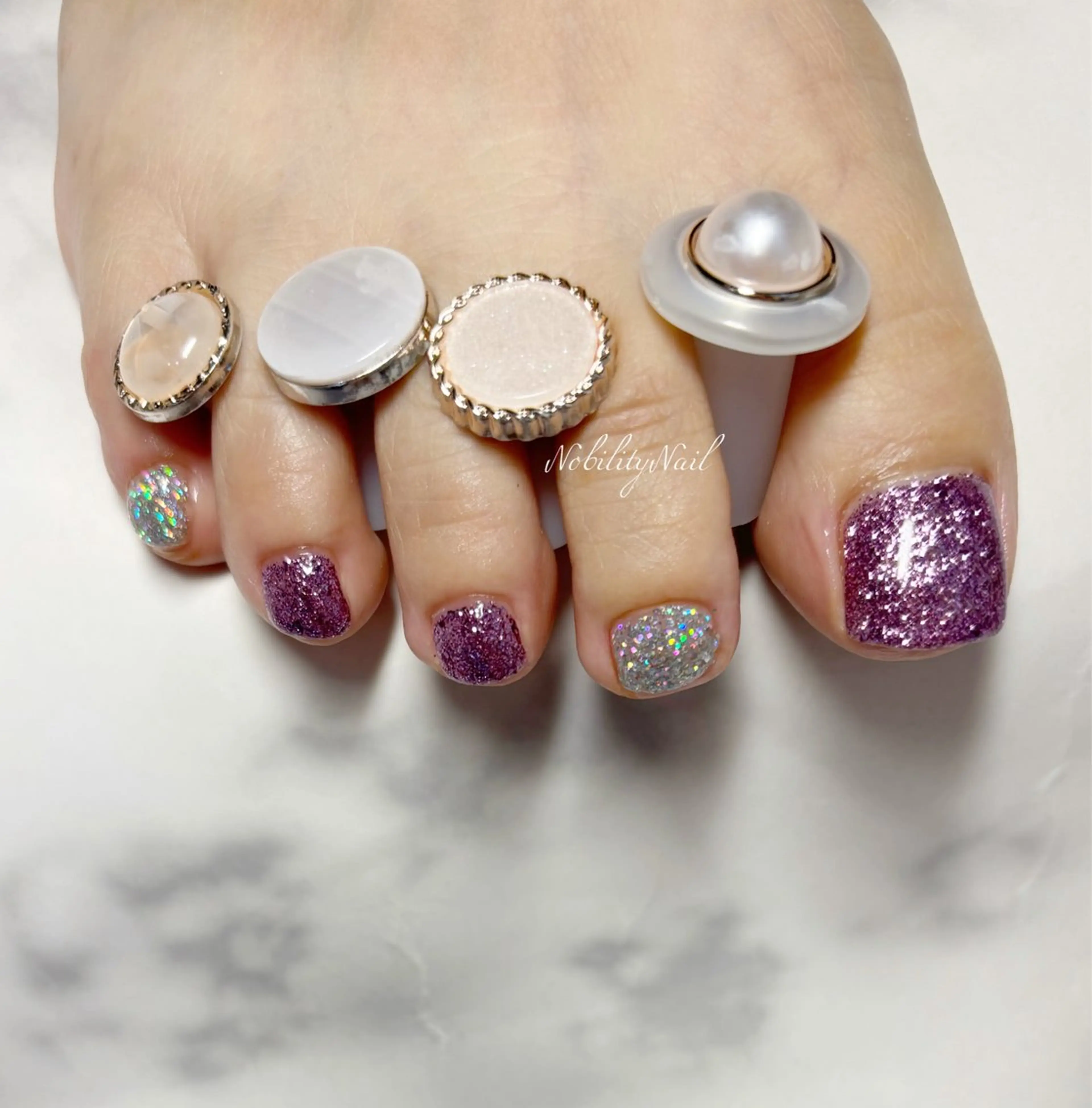 ネイル ラメ(グリッター) ニュアンスネイル シンプルネイル フットネイル ネイルサロンNobilityNail所属・風口 麻由子のネイルデザイン