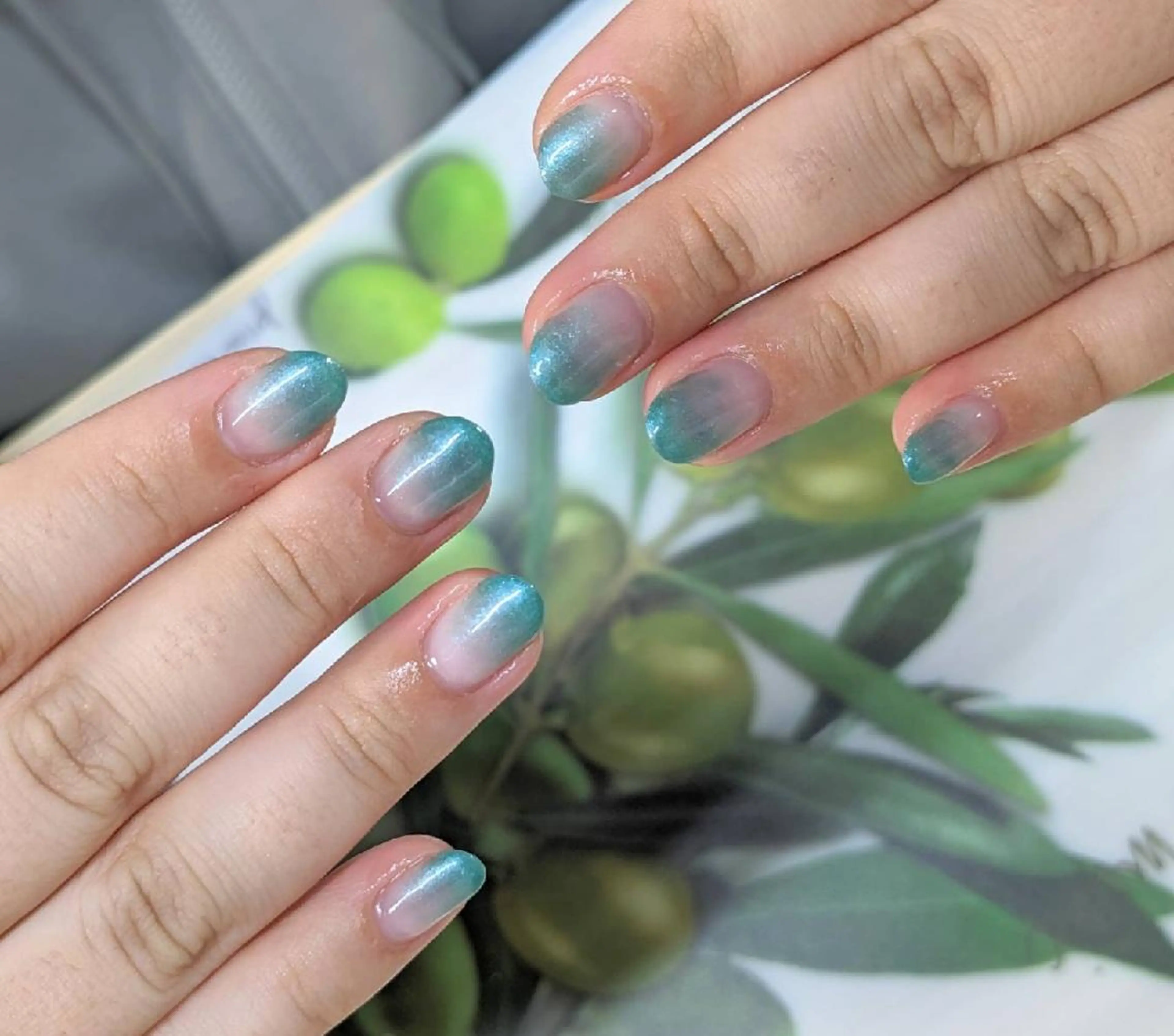 ネイル グラデーション グリーン ラメ(グリッター) ハンドネイル ネイルサロンベルティ .keikoのネイルデザイン