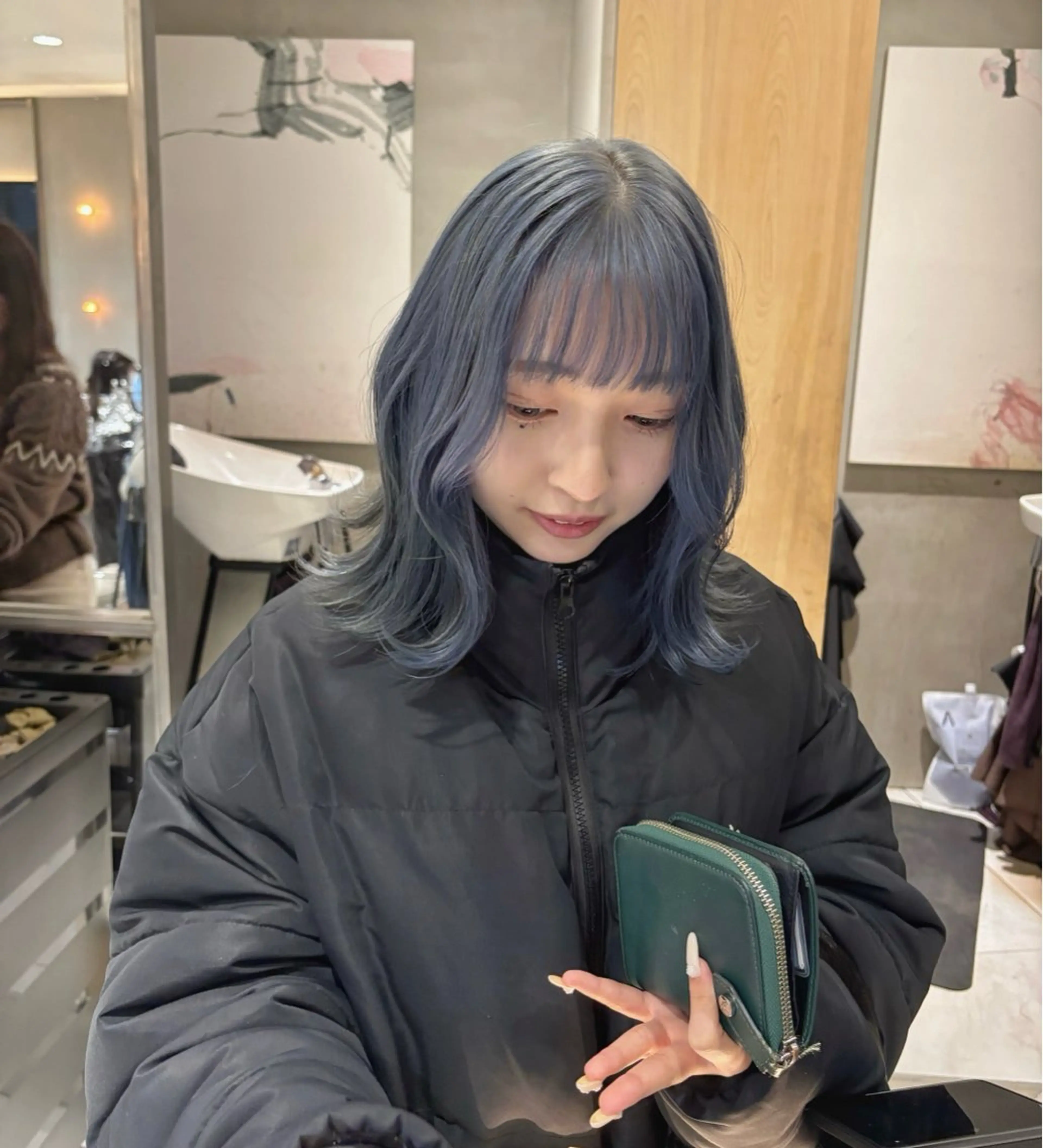 ミディアム カラー ヘアアレンジ ブリーチ ブルーカラー 艶髪/レイヤーカット 🐣misakiのヘアスタイル