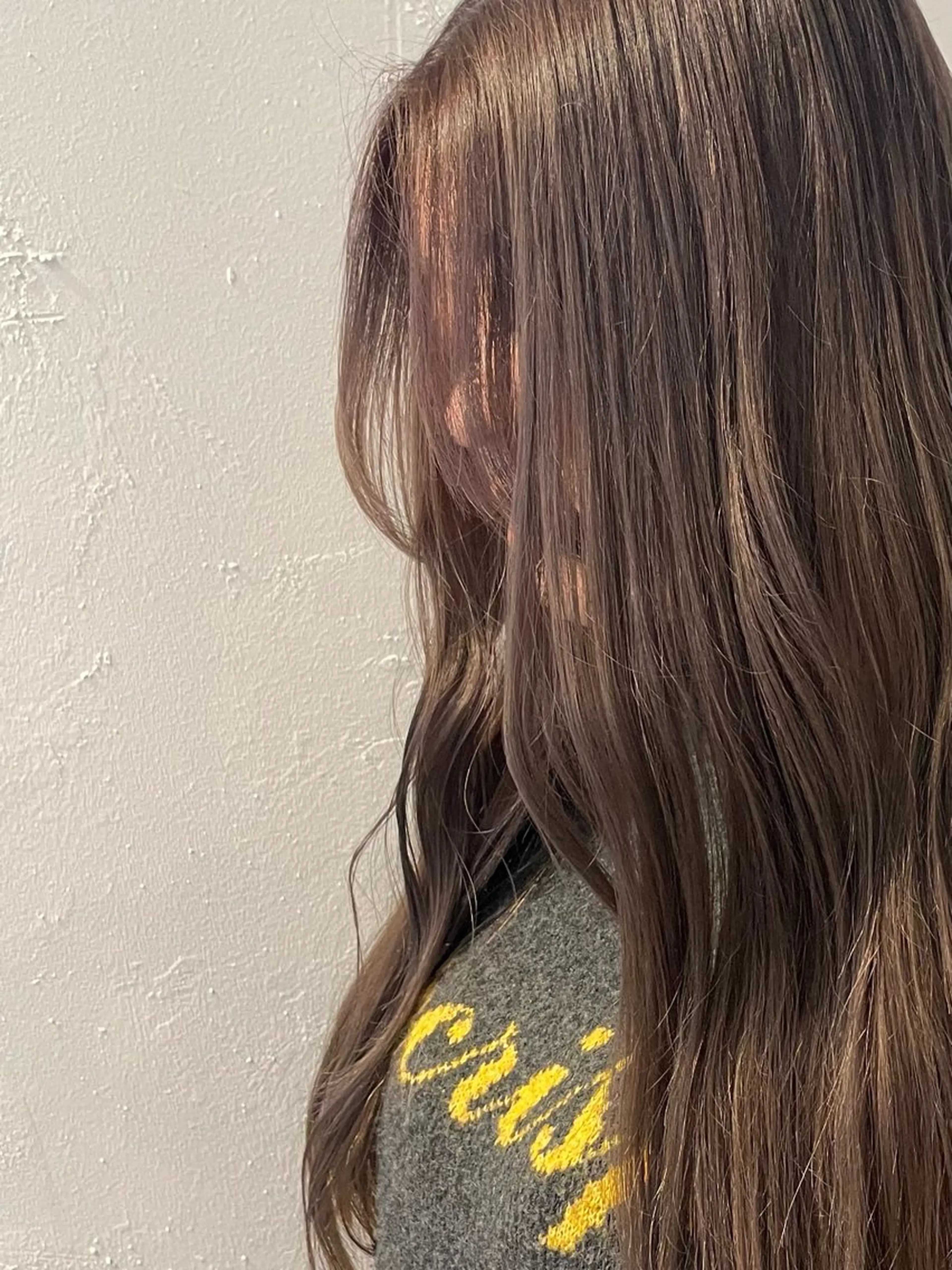 ロング カラー ヘアアレンジ ブリーチ 透明感カラー グレージュ mina / 透明感ベージュカラーのヘアスタイル