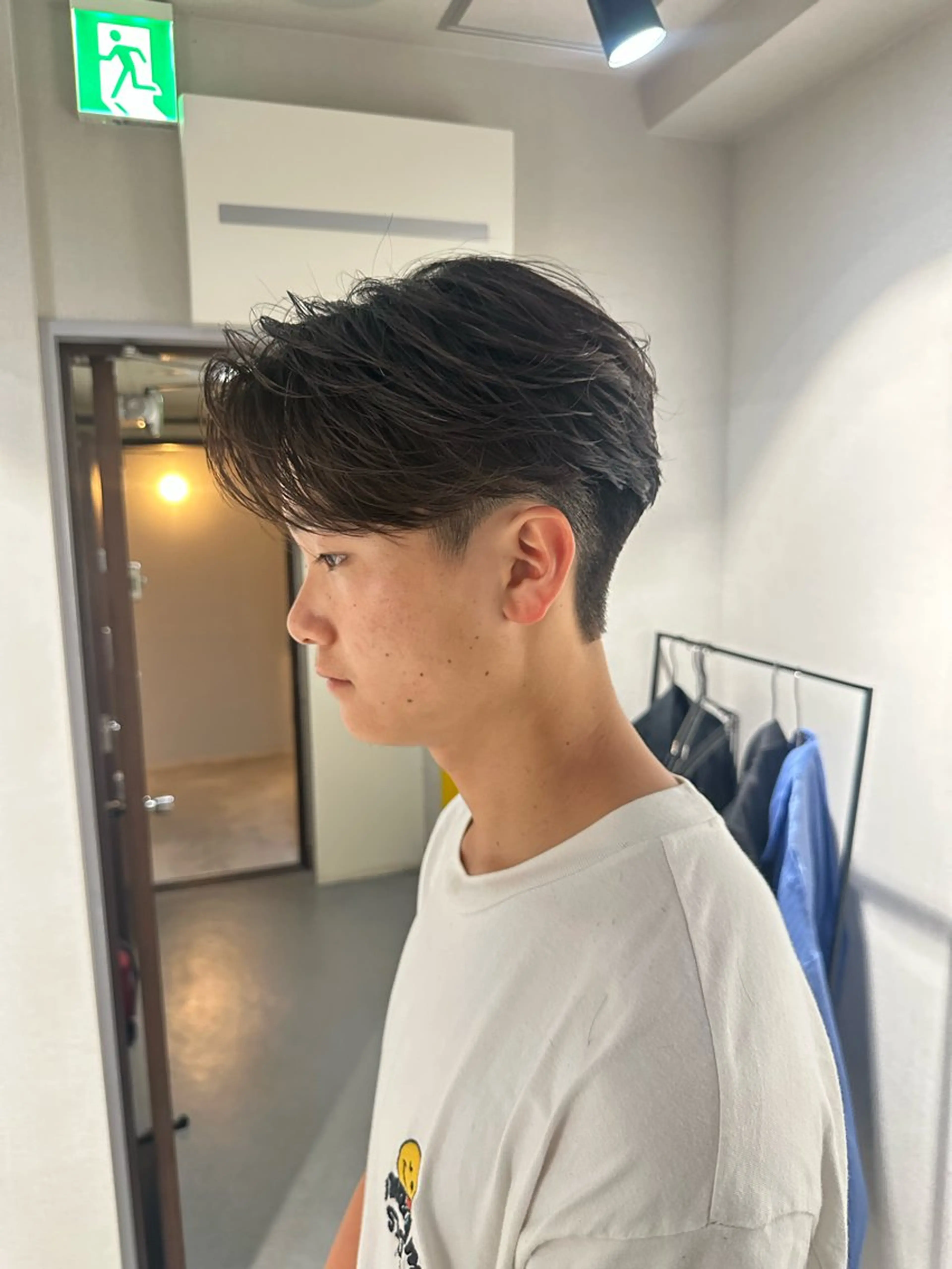 ミディアム パーマ メンズ カット トリートメント SALOWIN 原宿 iori所属・🌟原宿指名No.1 センターパート⭐️のヘアスタイル