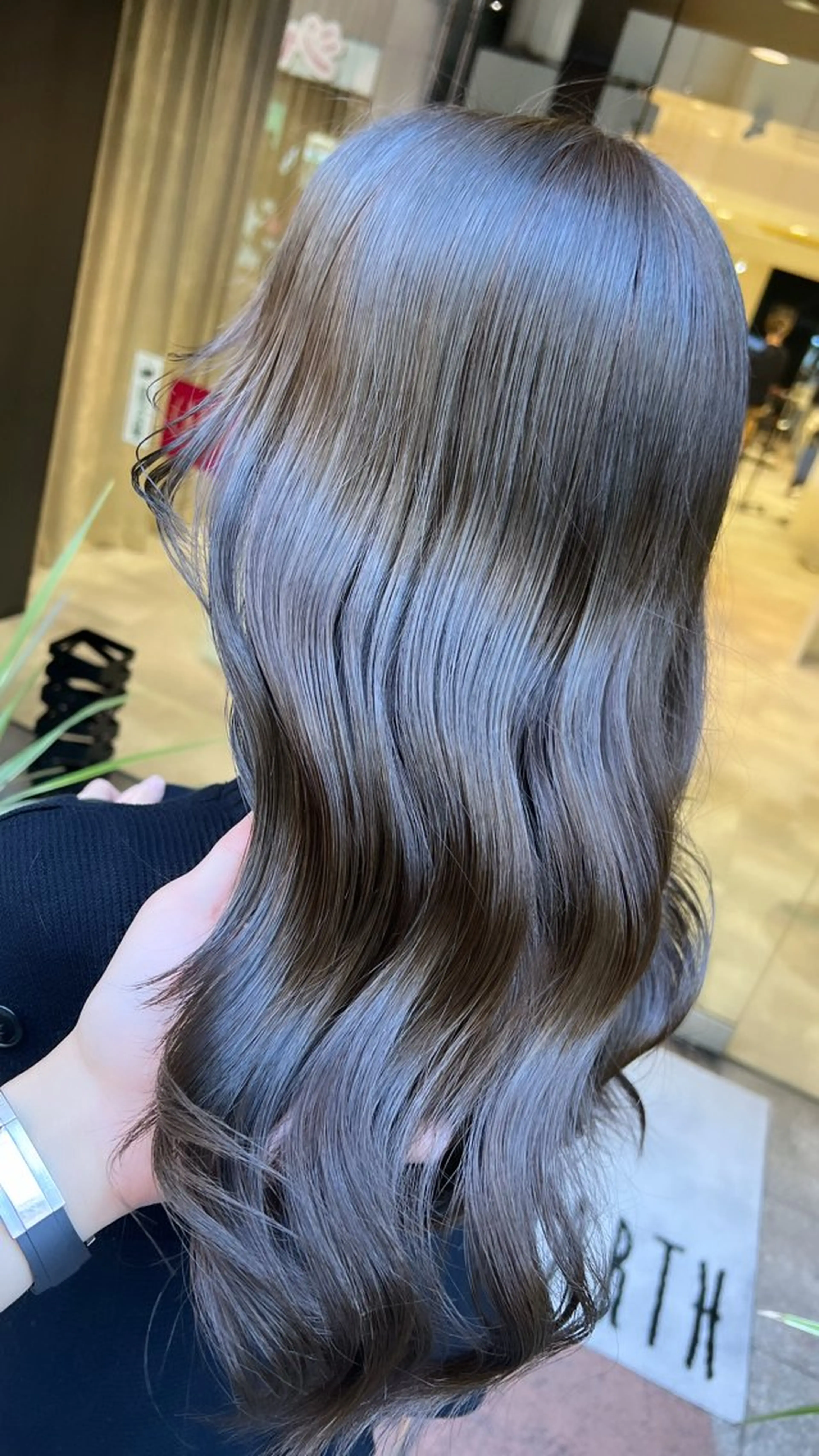 セミロング 透明感のある艶髪なら 矢場町駅4番出口すぐのヘアスタイル