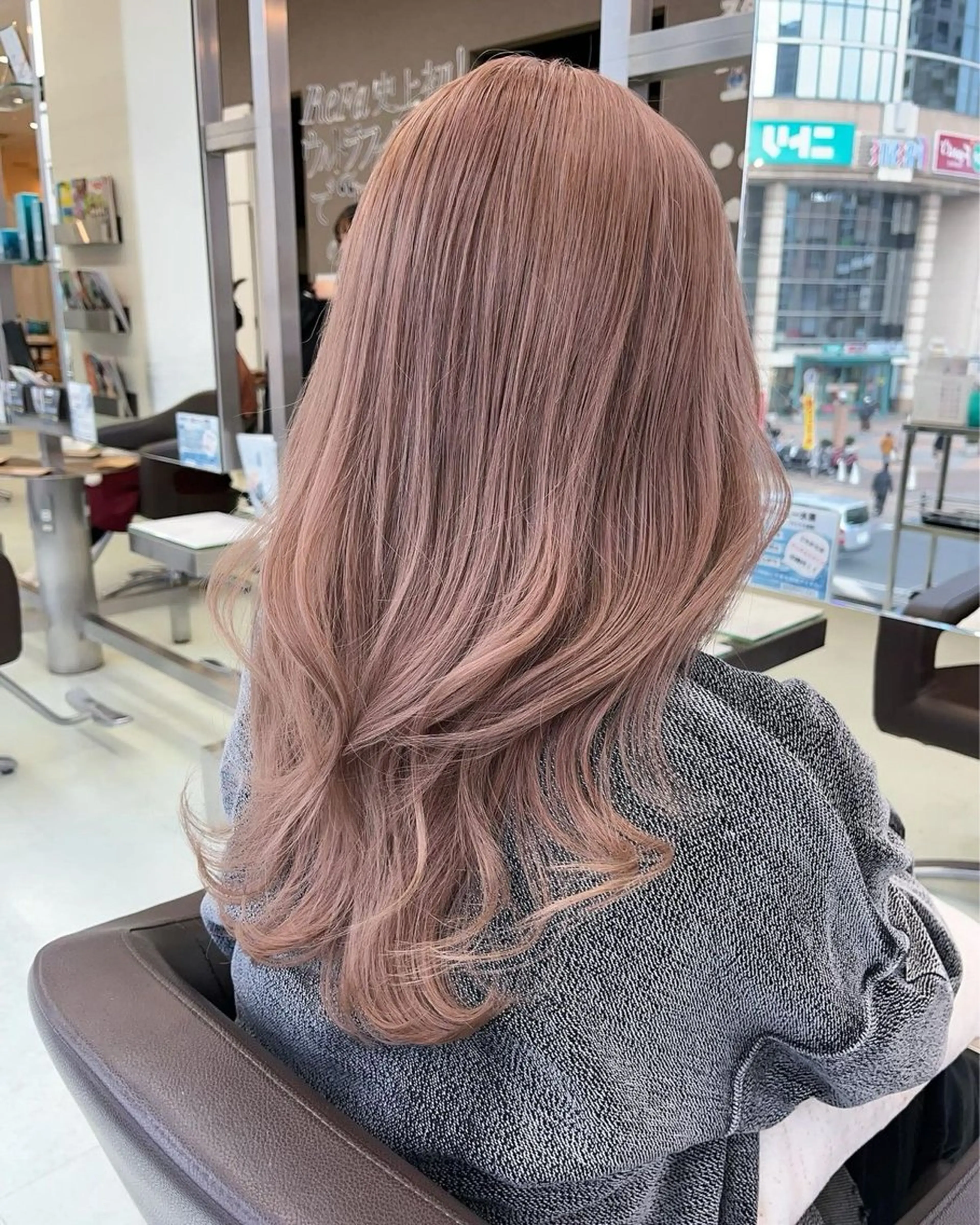 カラー ヘアカラー ALBUM銀座店所属・池袋ブリーチ特化🎀 あやか🎀のヘアスタイル