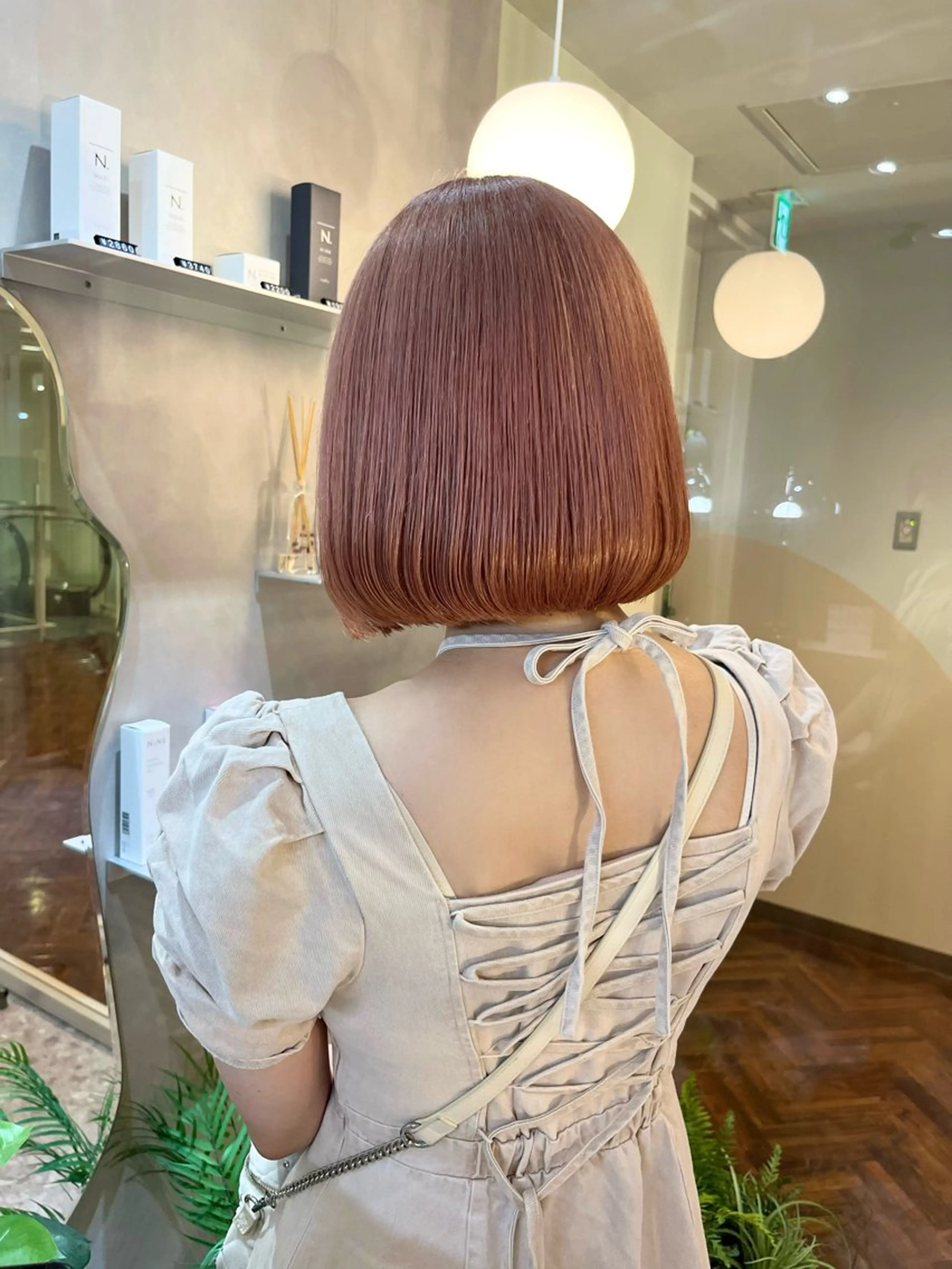 ショート カラー ベージュカラー ブリーチ ピンクカラー ピンクベージュ このか🕊️ベージュ /グレージュ/カットのヘアスタイル