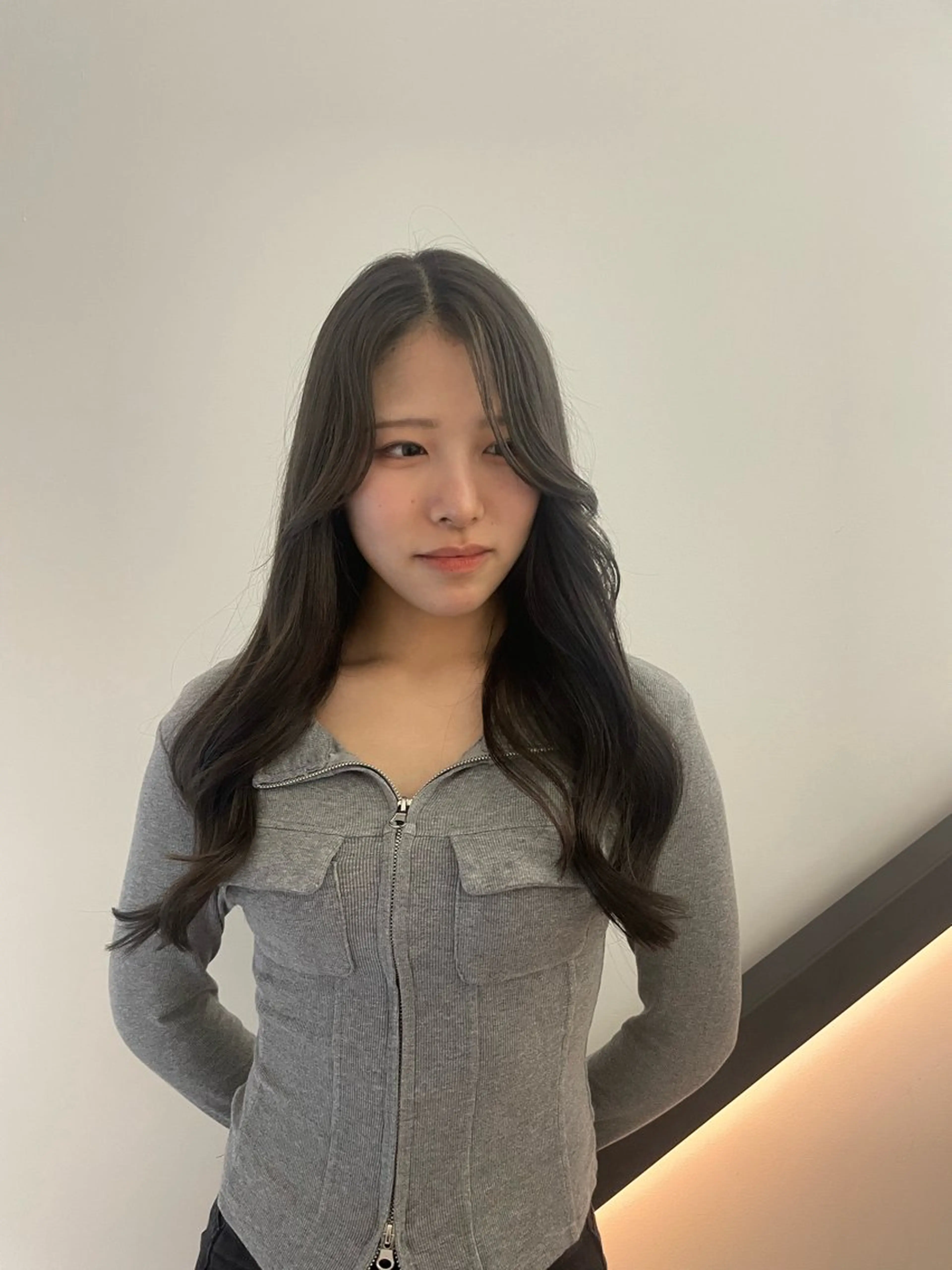 ミディアム カラー ヘアカラー トリートメント 🌟暖色系ハイトーン 🌟AIのヘアスタイル