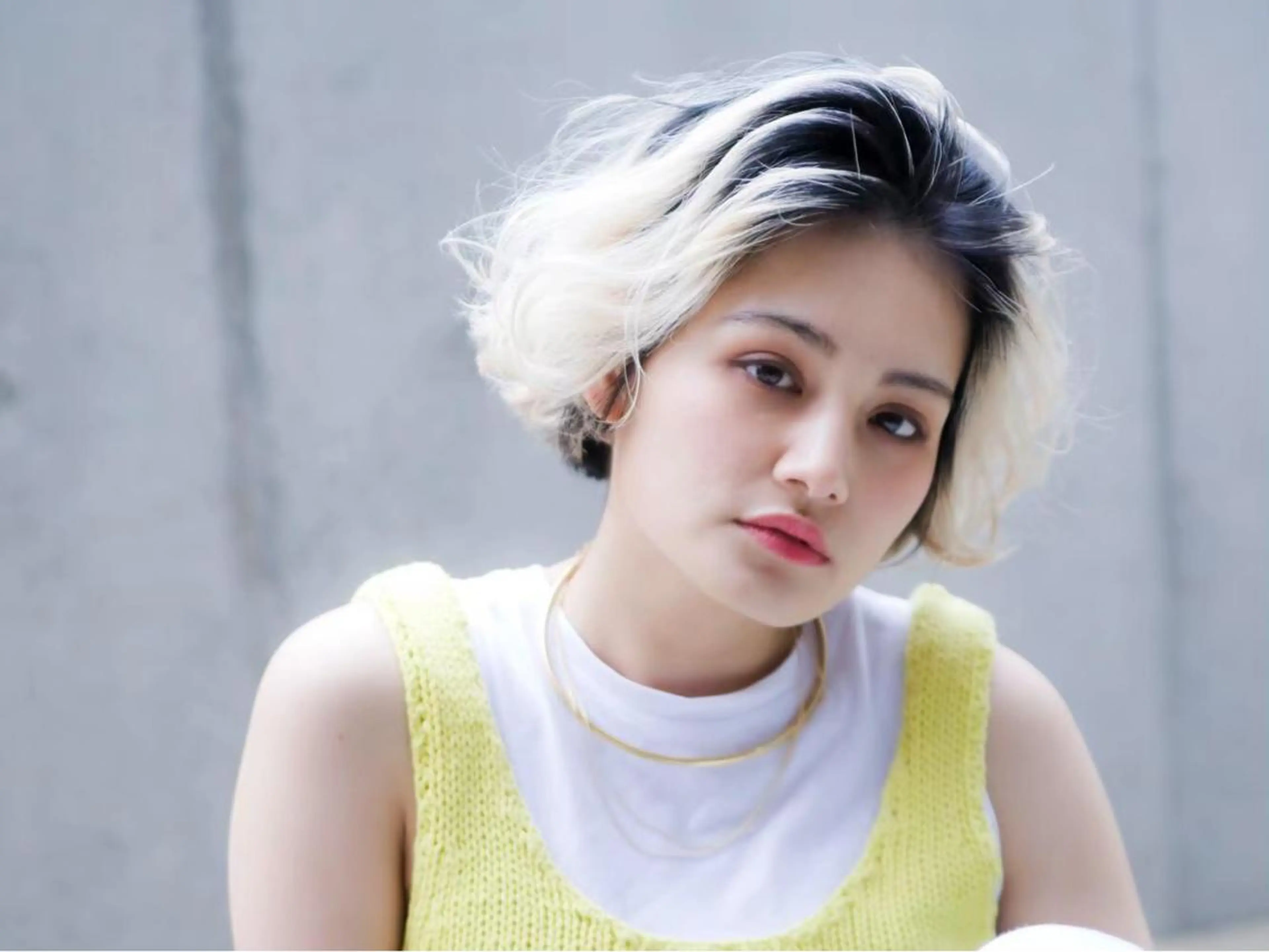 ショート カラー ハイトーン/レイヤー 💜Akaneのヘアスタイル