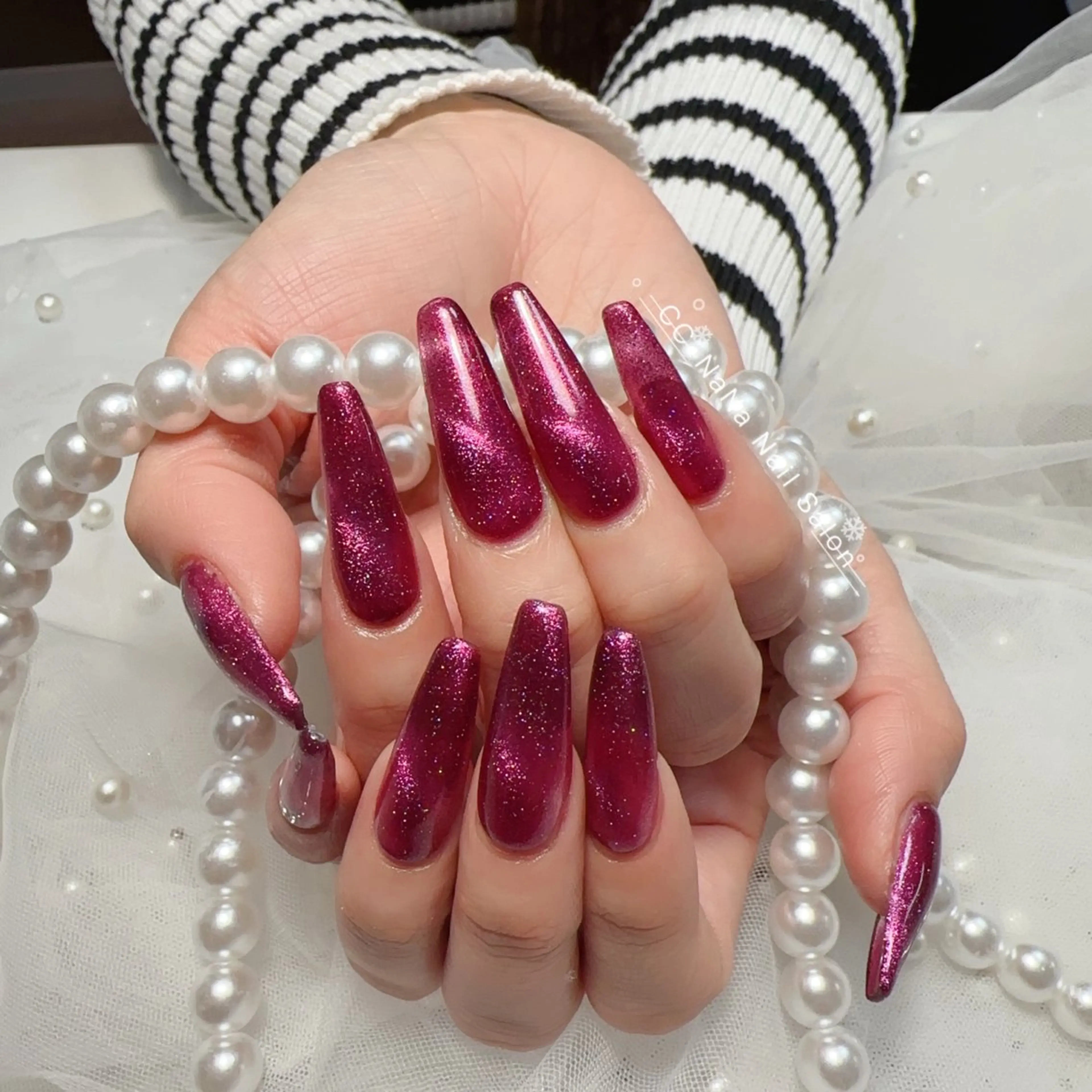 ネイル チークネイル フラッシュネイル ハート キラキラネイル 韓国ネイル ハンドネイル CC NaNa ワンホンネイル🌙Nのネイルデザイン