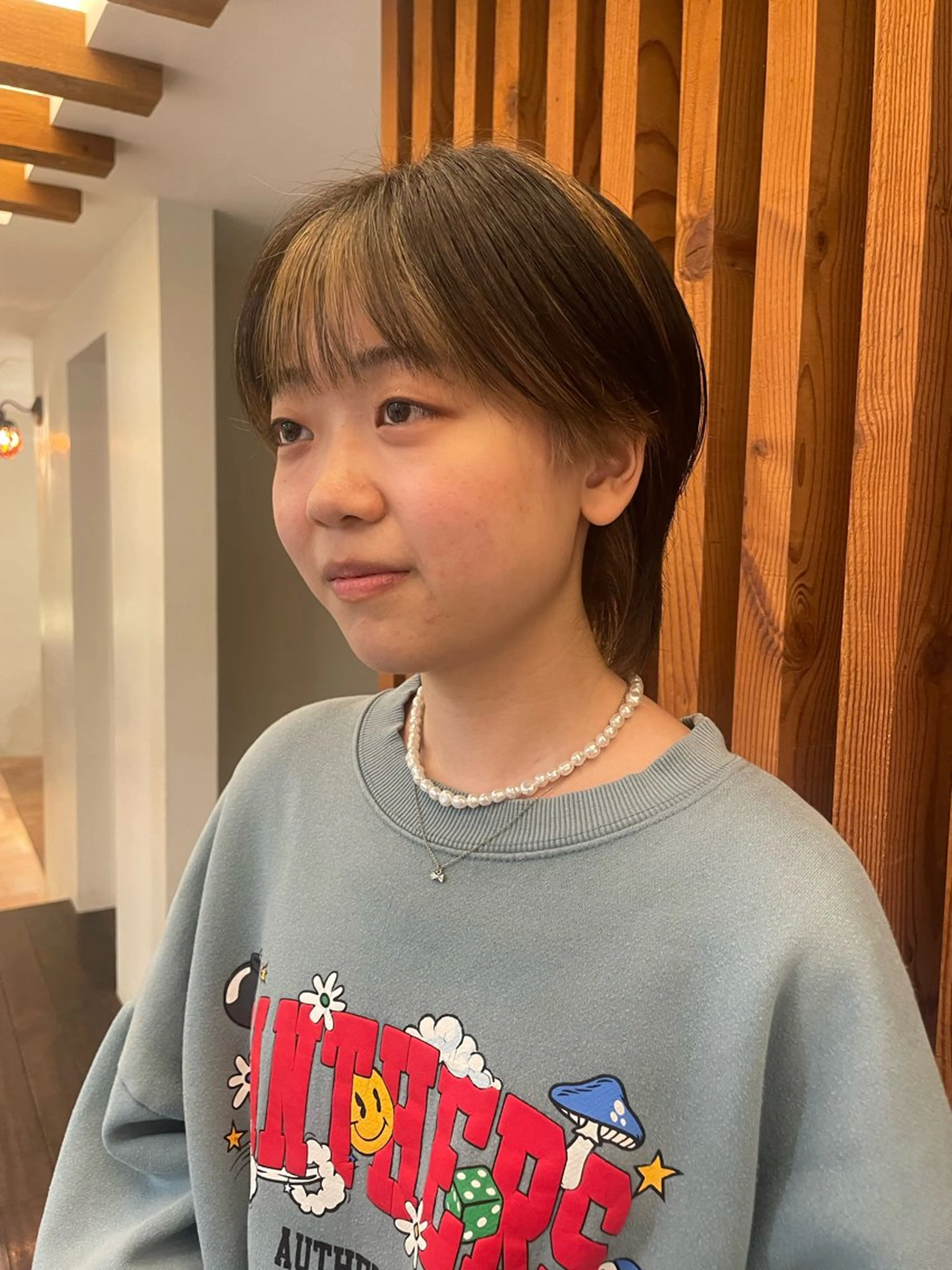 ショート カラー ブリーチ デザインカラー ヘアカラー リカ/ハイトーン ・オリーブ🍀のヘアスタイル