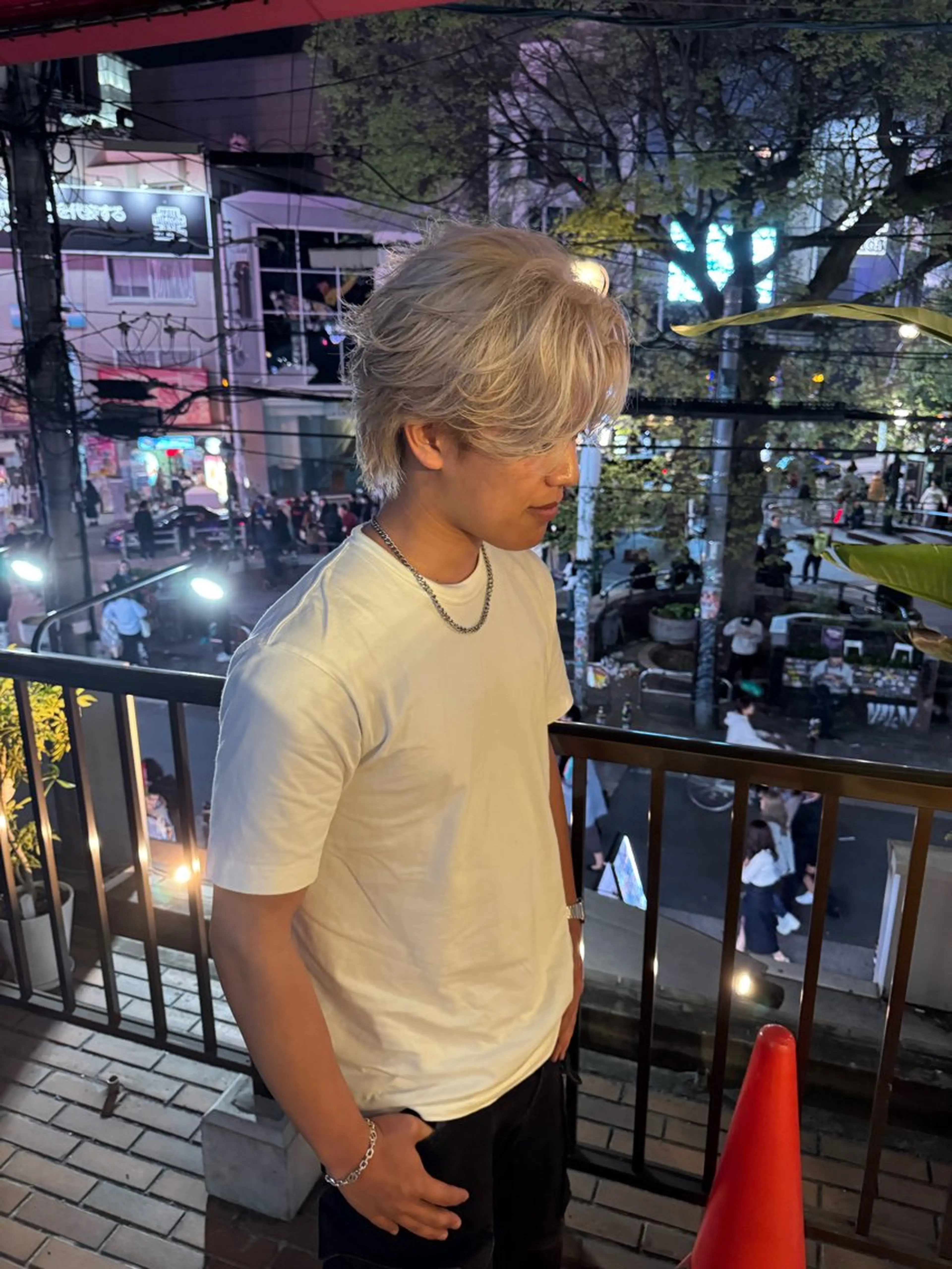 ショート カラー ヘアアレンジ メンズ センターパート カット ヘアカラー トリートメント ヘアセット メンズ専門 美容師✨ アメ村 堀江颯瑛のヘアスタイル