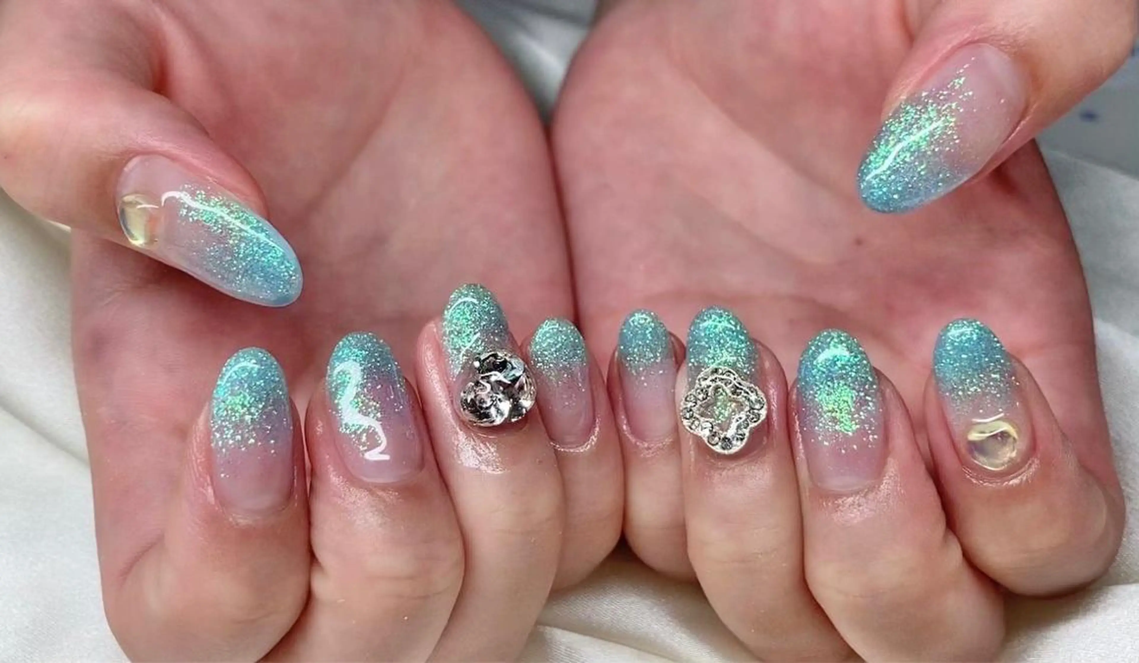 ネイル マツエク・マツパ アイブロウ 韓国風マツエク パリジェンヌラッシュリフト まつげパーマ 長さ出し ジェルネイル ハンドネイル Nail&eye Belire 新宿のネイルデザイン