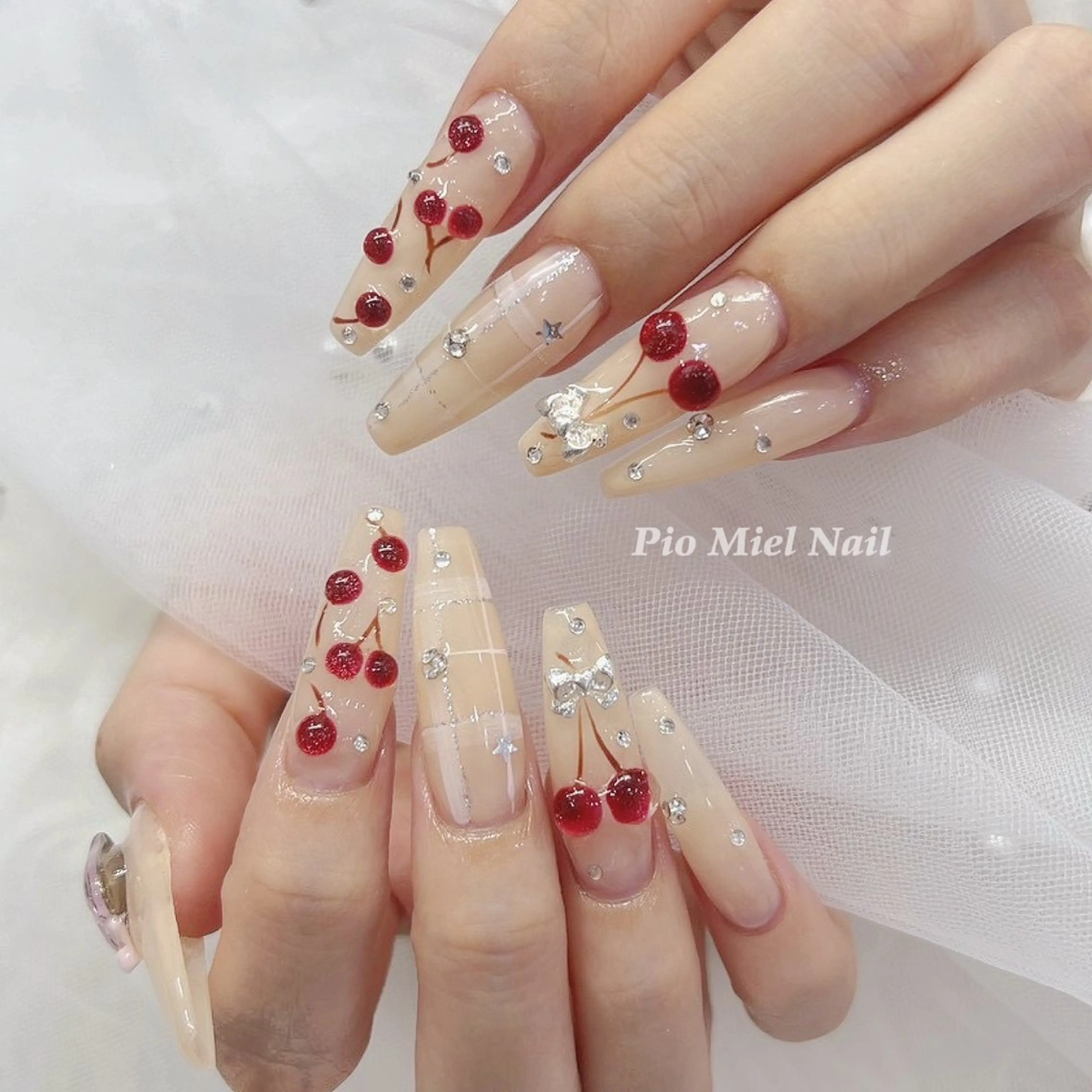 ロング 韓国風ヘア ハンドネイル Pio Mielのネイルデザイン