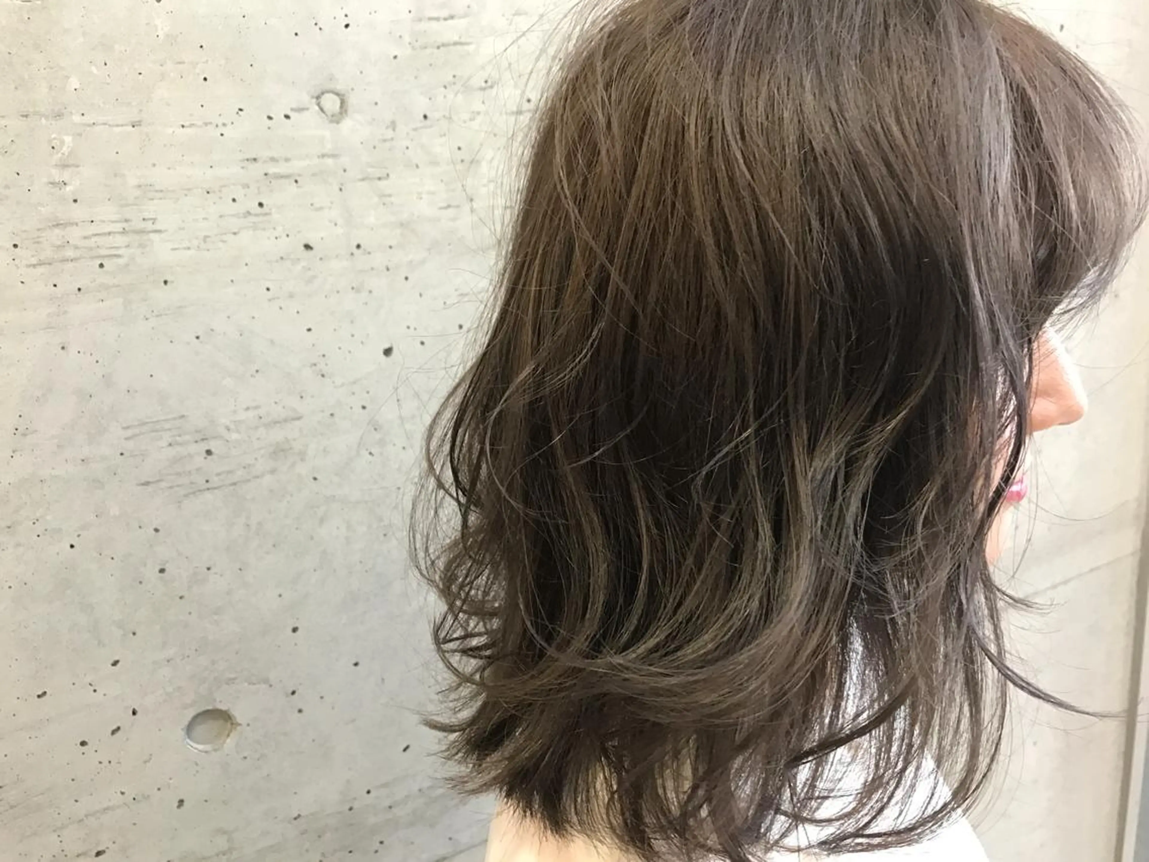 ミディアム カラー アッシュ アッシュグレー グレージュ ハイライトカラー 外国人風カラー 大栗 佑也  髪質改善のヘアスタイル