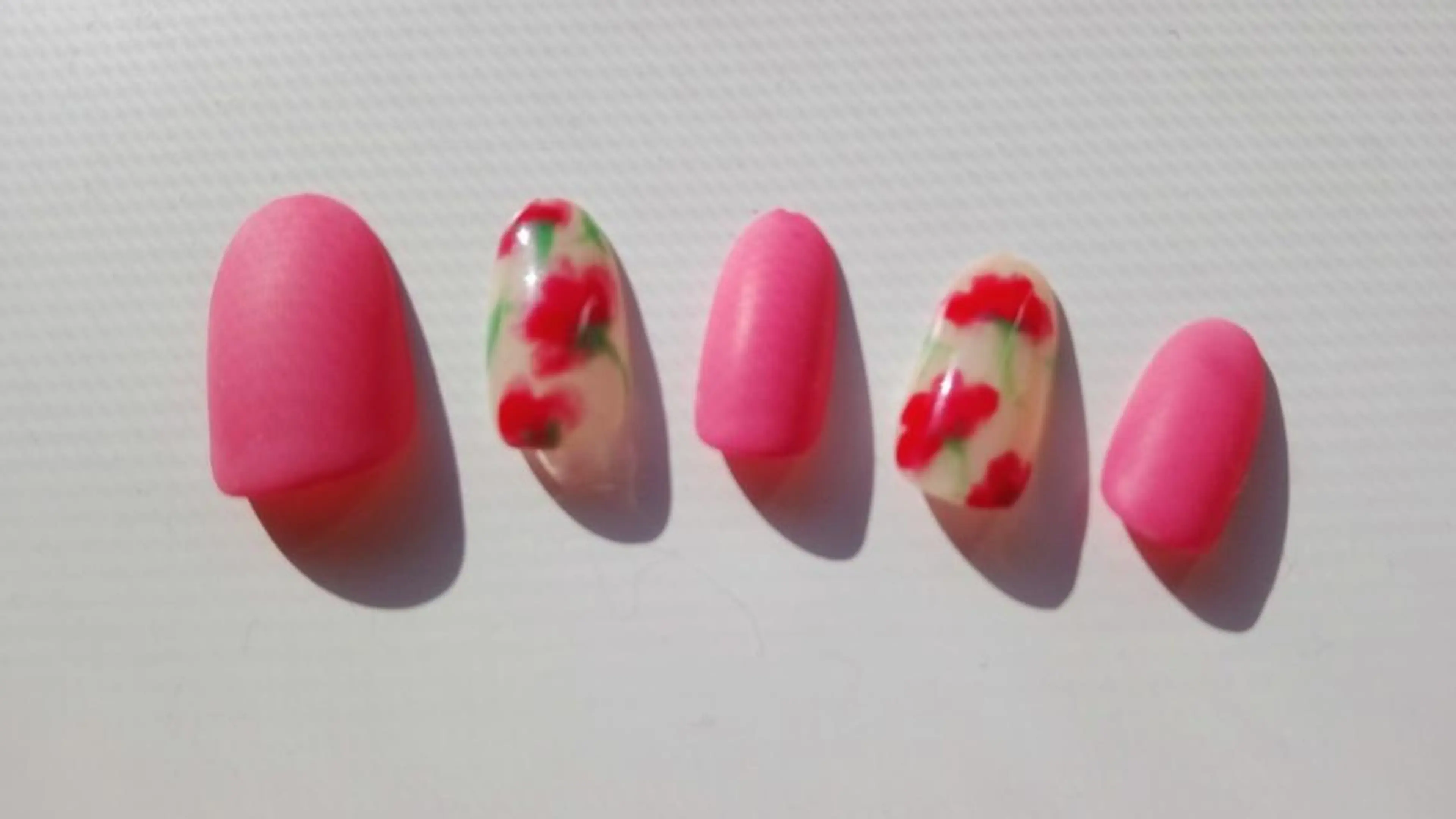 ネイル Roger 舞のネイルデザイン