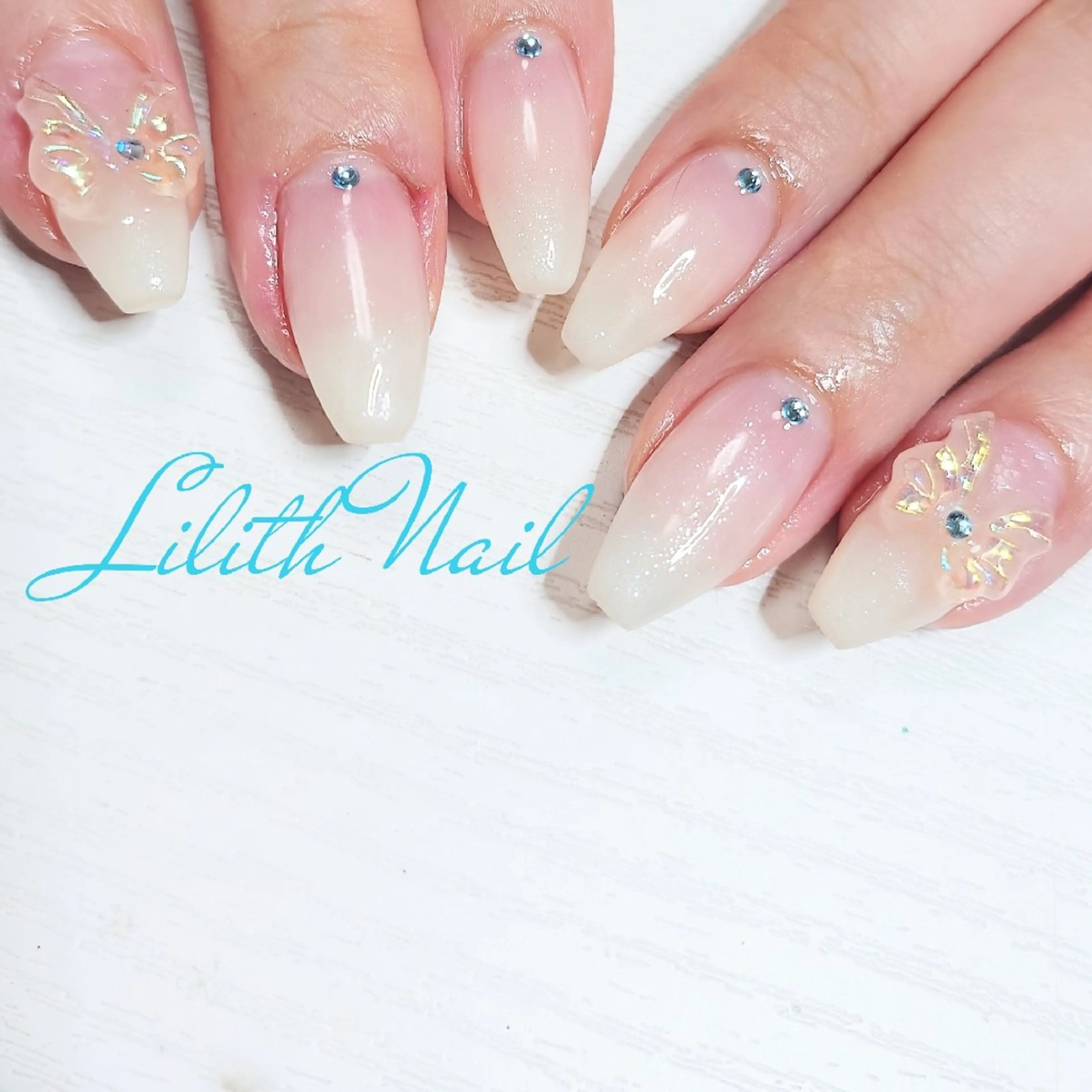 ネイル リボン ストーンネイル ハンドネイル Lilith Nailのネイルデザイン