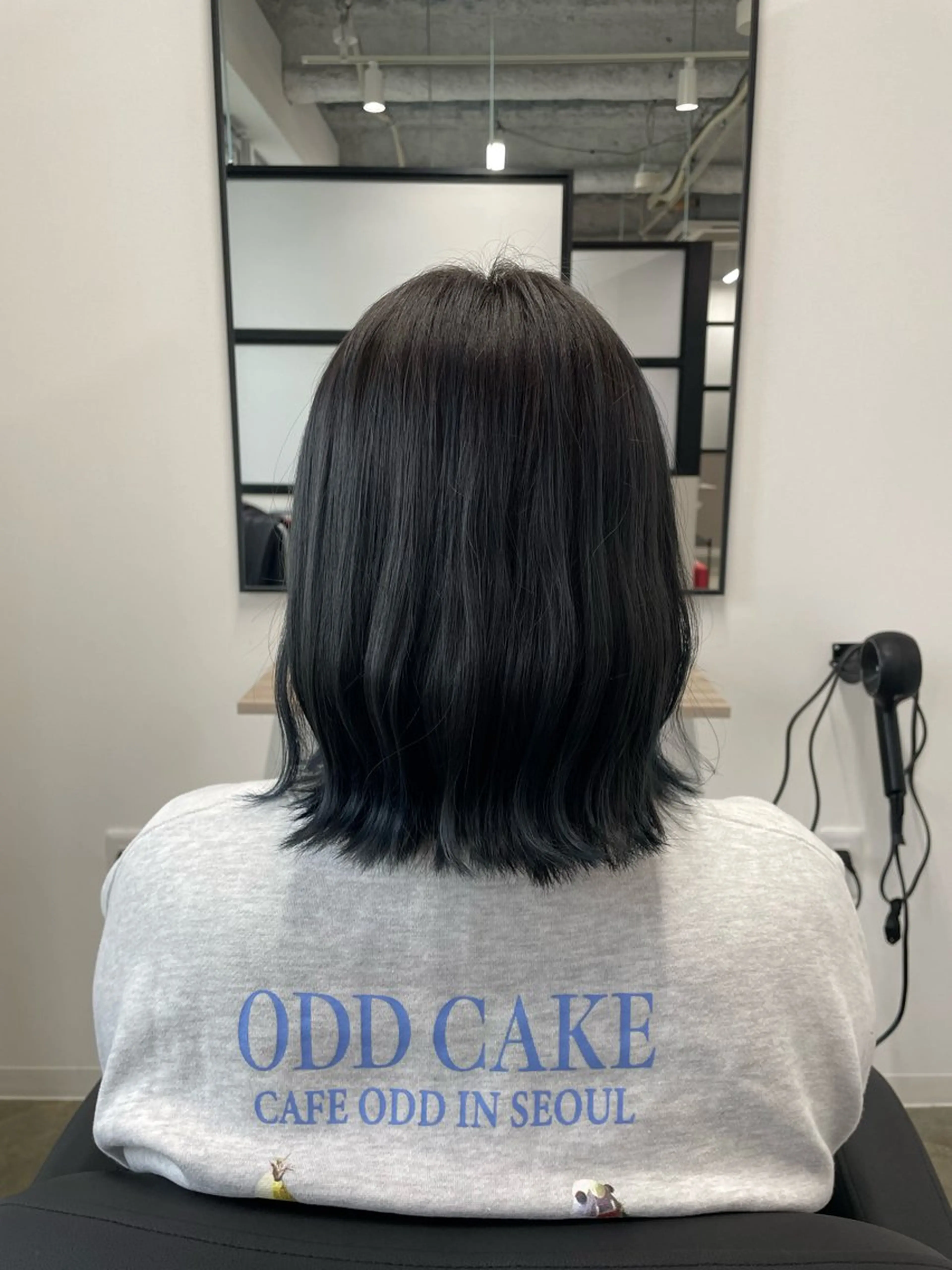 ミディアム カラー 菅野 萌愛のヘアスタイル