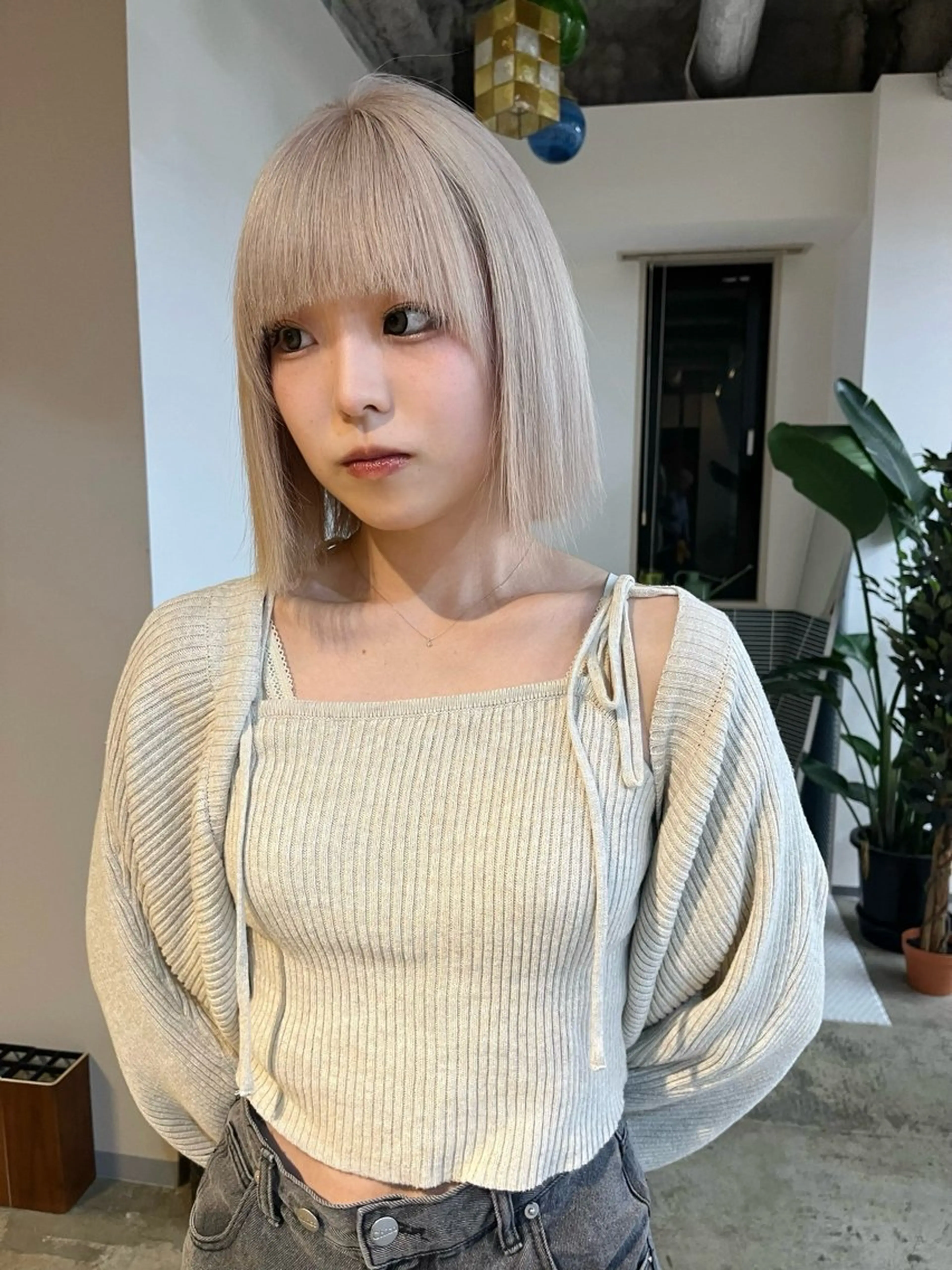 ミディアム カラー ベージュカラー ブリーチ ホワイトベージュ カット ヘアカラー トリートメント 🩷ハイトーン透明感 レイヤー🩷ユリカのヘアスタイル