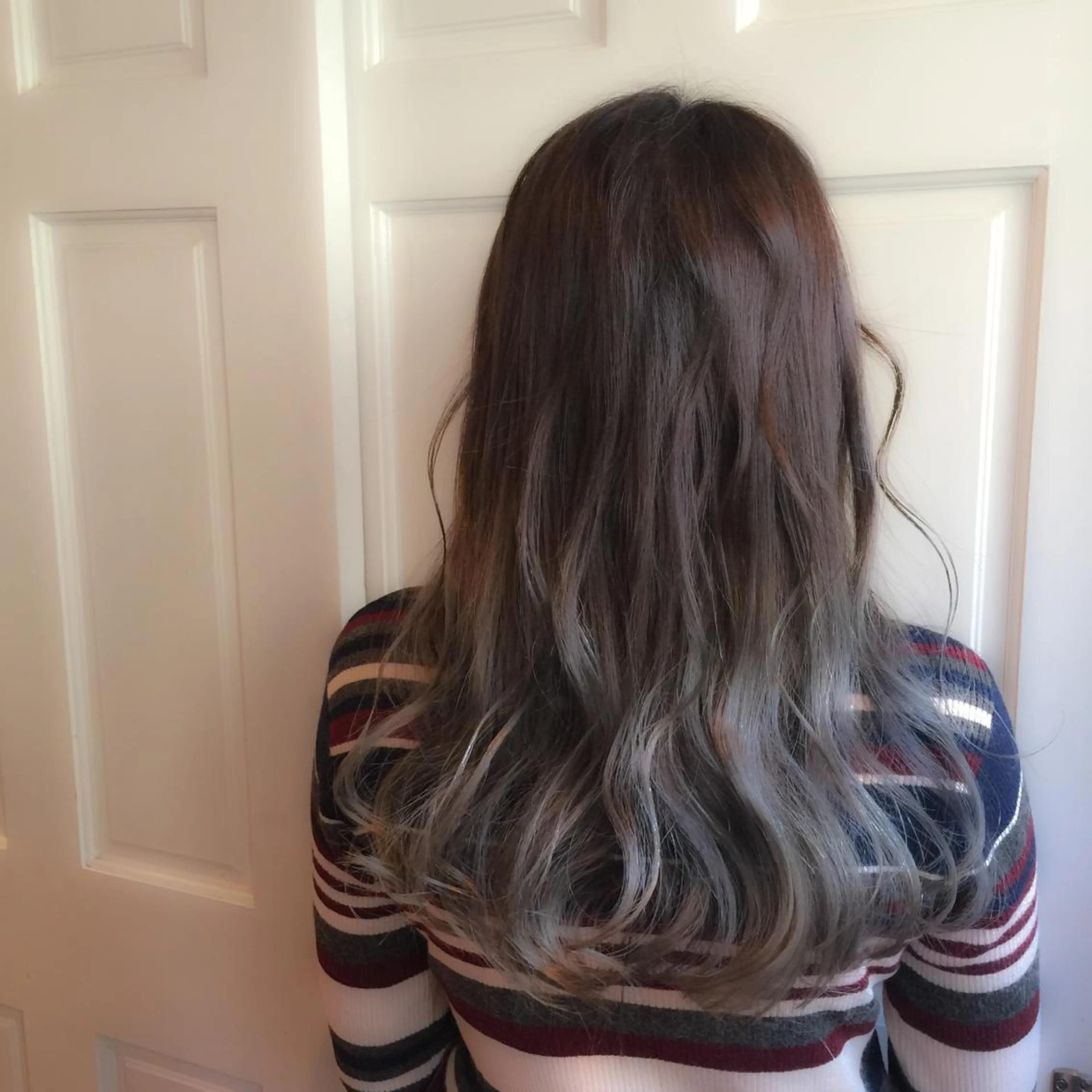 セミロング カラー ブリーチ グラデーションカラー ヘアカラー ホワイト&レイヤーカ ットエクステ長畠俊輔のヘアスタイル