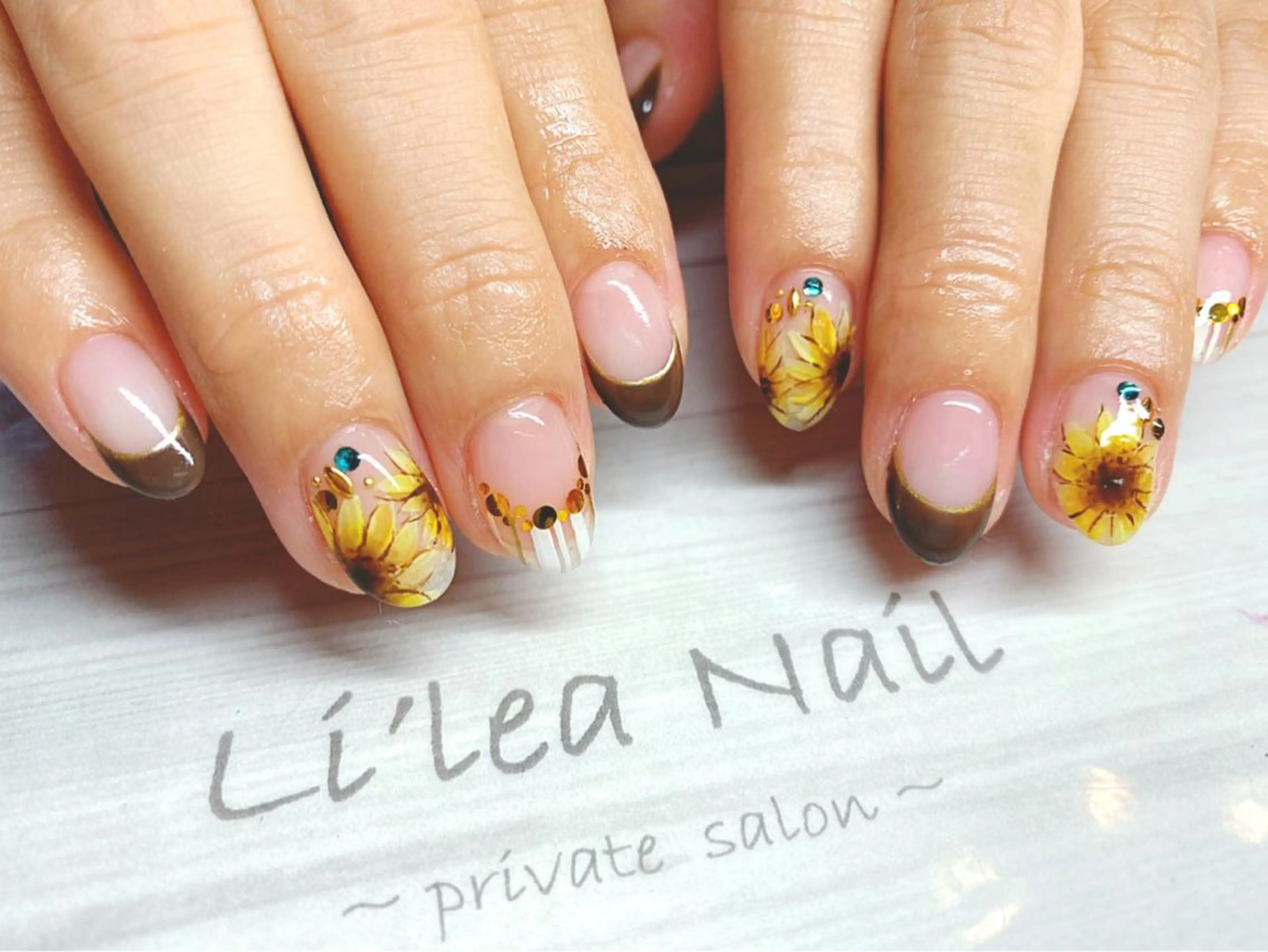 ネイル Li'leaNail AINAのネイルデザイン