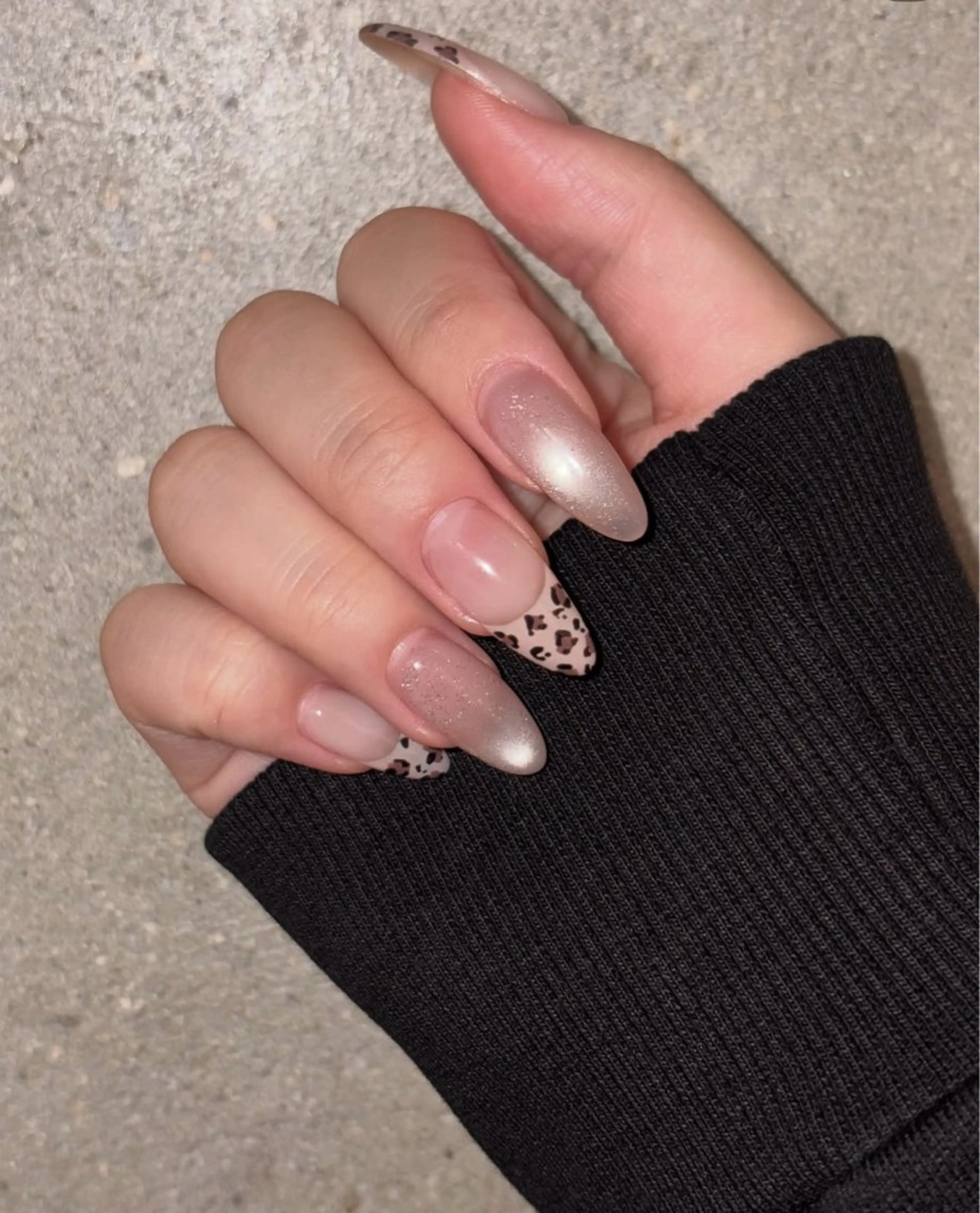 ネイル ブラウン フットネイル フレンチネイル マグネットネイル ニュアンスネイル yurinail所属・yuri nail 高田馬場のネイルデザイン