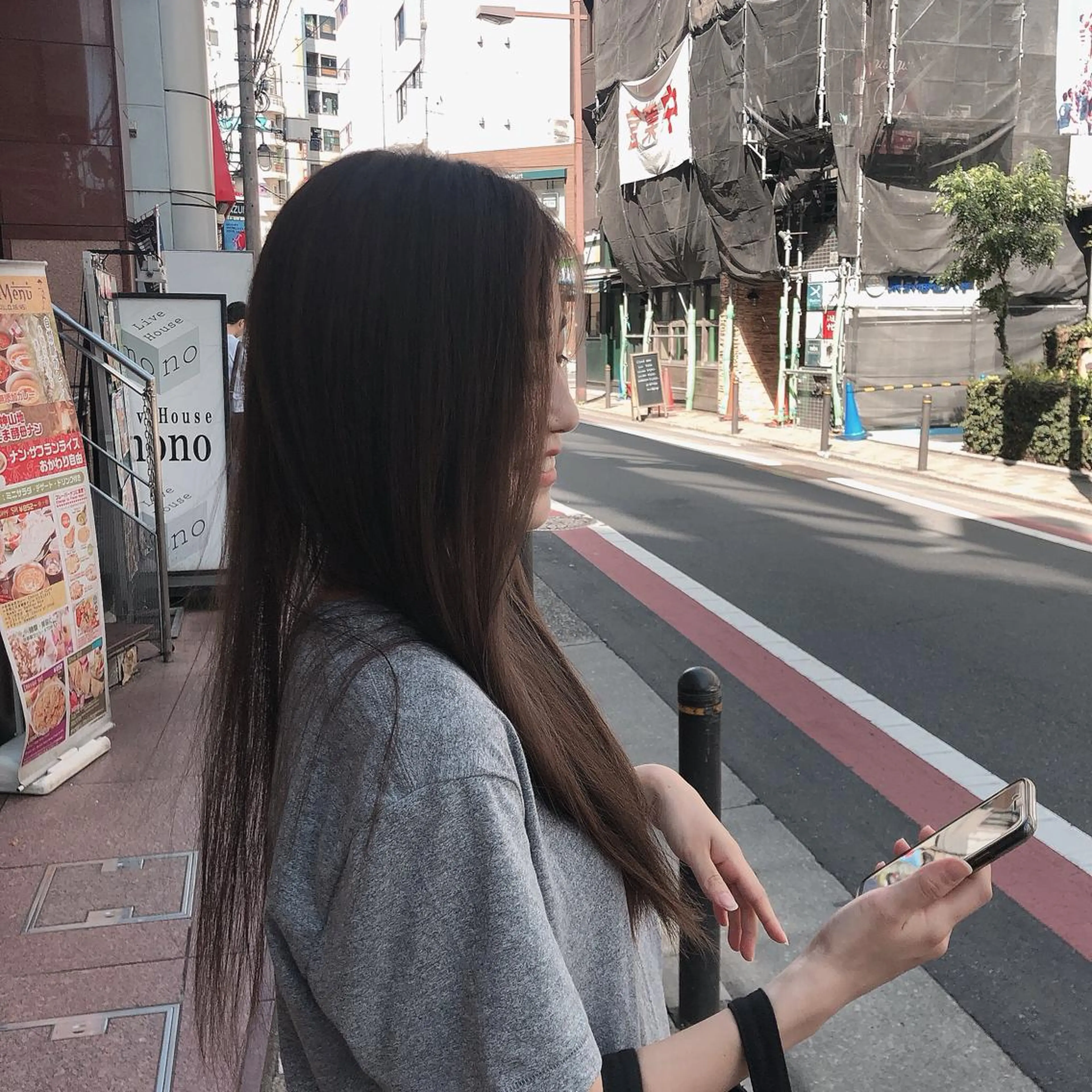 ロング カラー アッシュ ベージュカラー モリオフロムロンドン池袋店所属・冨永 さやかのヘアスタイル