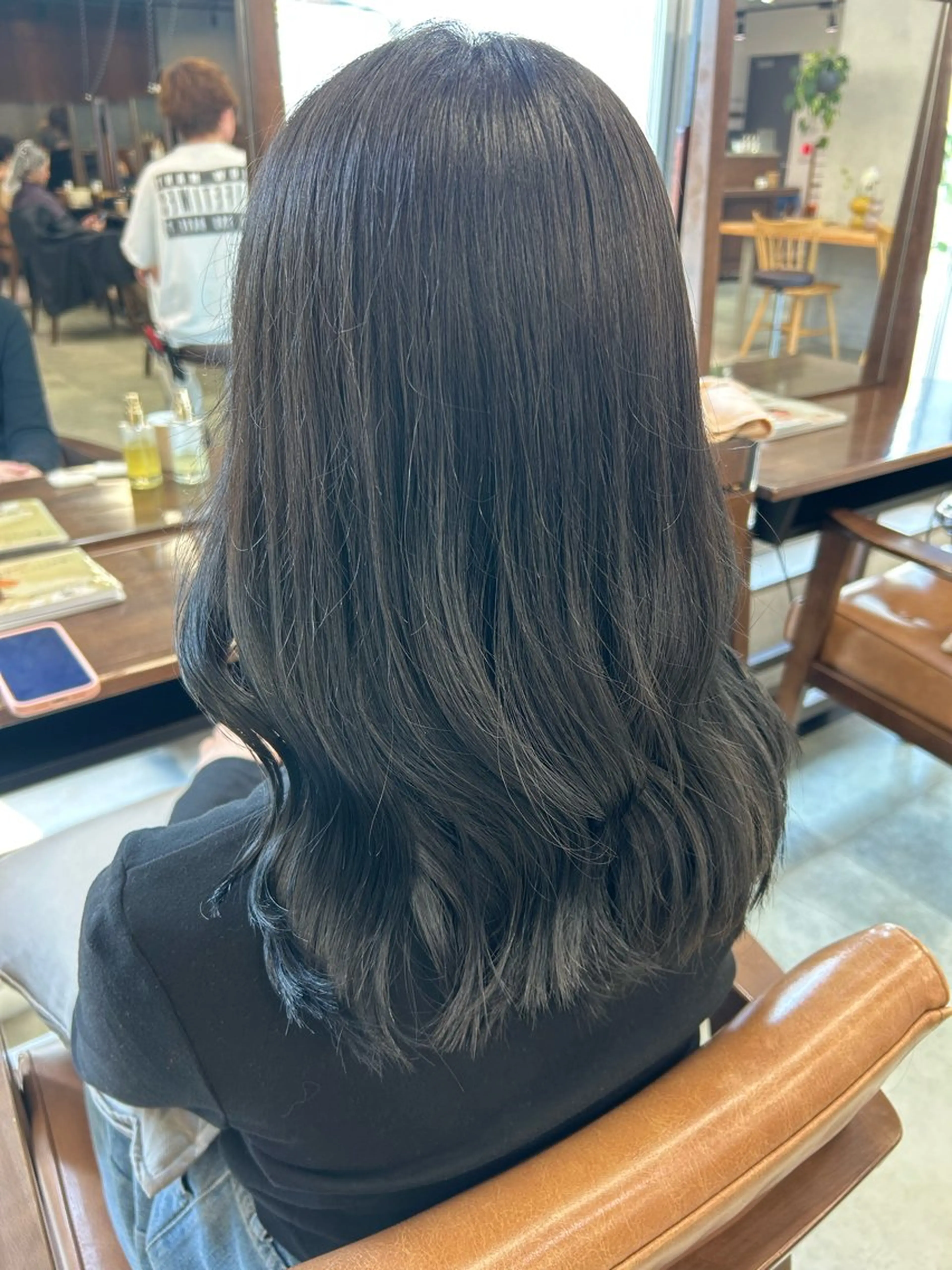 セミロング カラー 黒髪 ブルーカラー ブルーブラック ここな Un amiのヘアスタイル