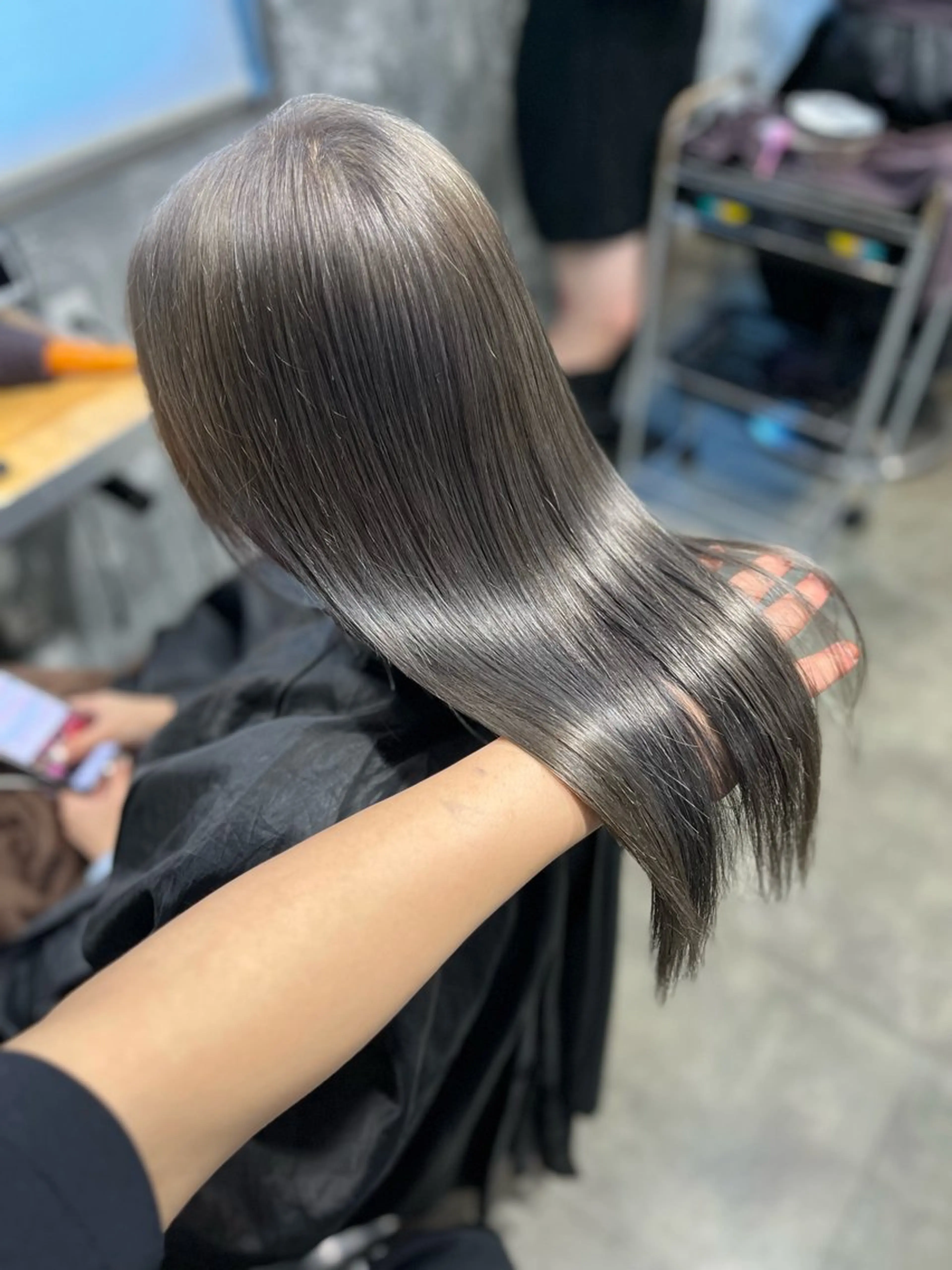 カラー ベージュカラー ブリーチ ハイトーンカラー ミルクティーベージュ ヘアカラー トリートメント ハイトーンカラー 🦄レイヤーカットのヘアスタイル