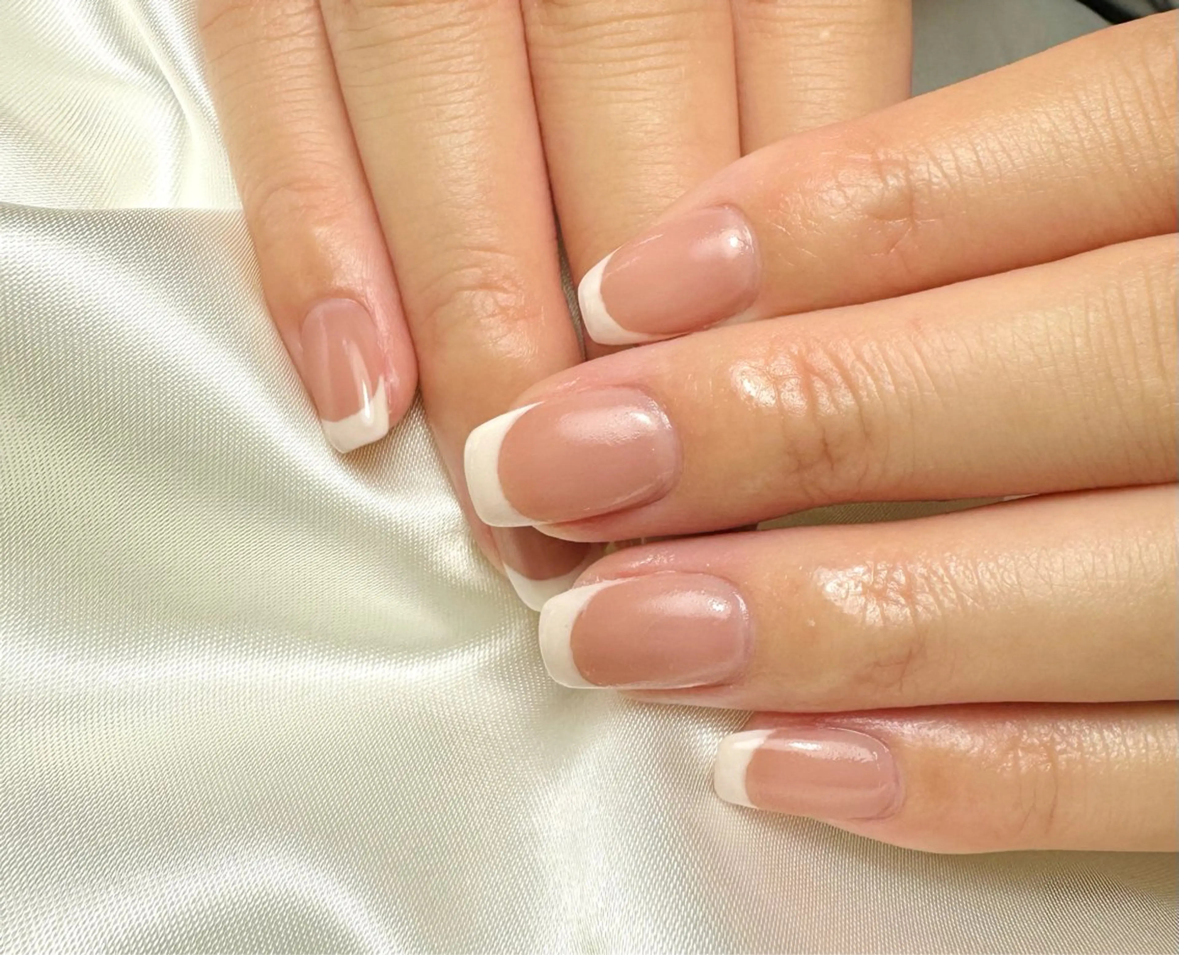 定番フレンチネイル＆ミラーネイルの写真