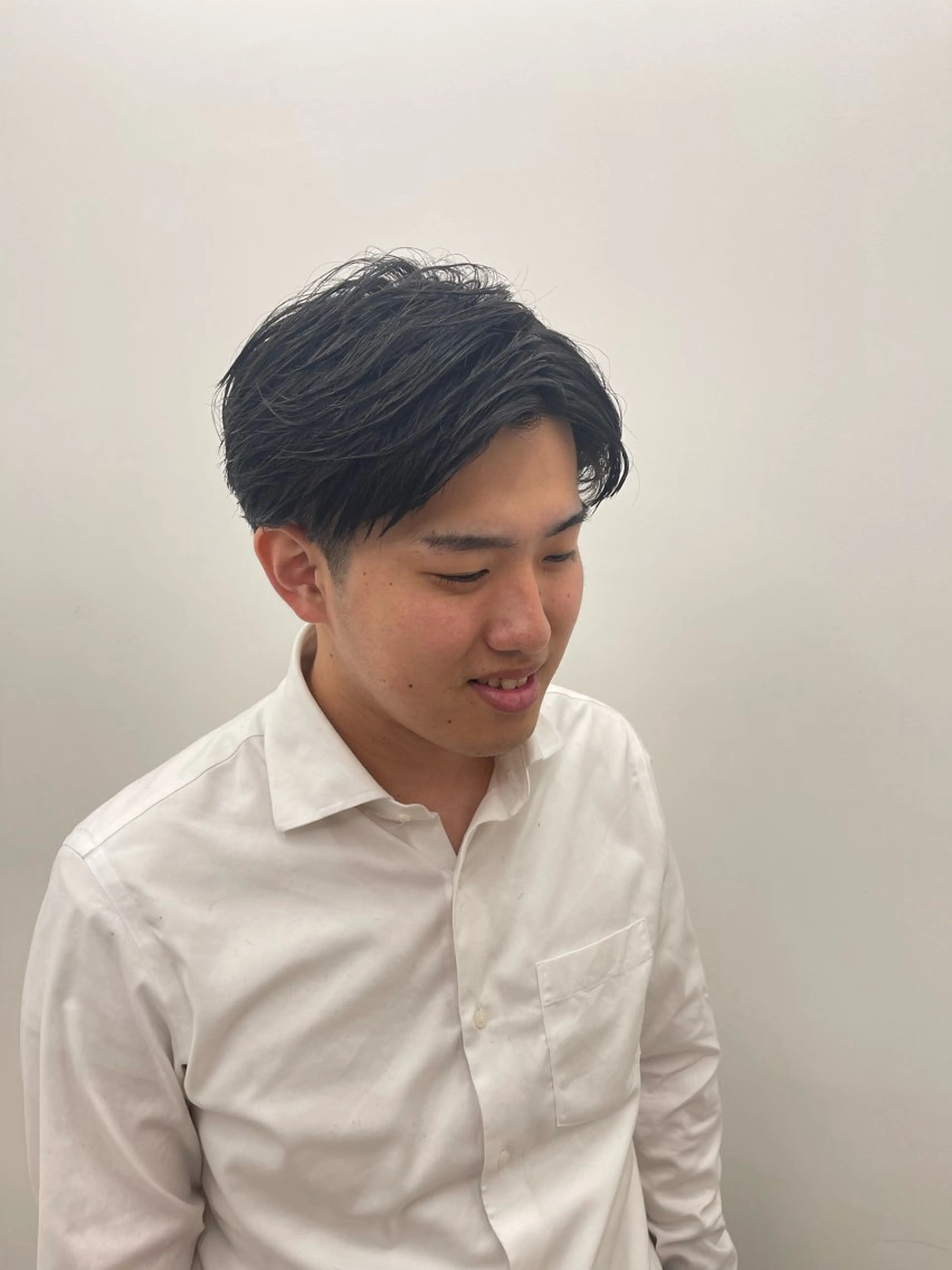 ショート パーマ メンズ センターパート メンズパーマ ニュアンスパーマ 蜂須賀🐝縮毛矯正 ストレートパーマのヘアスタイル