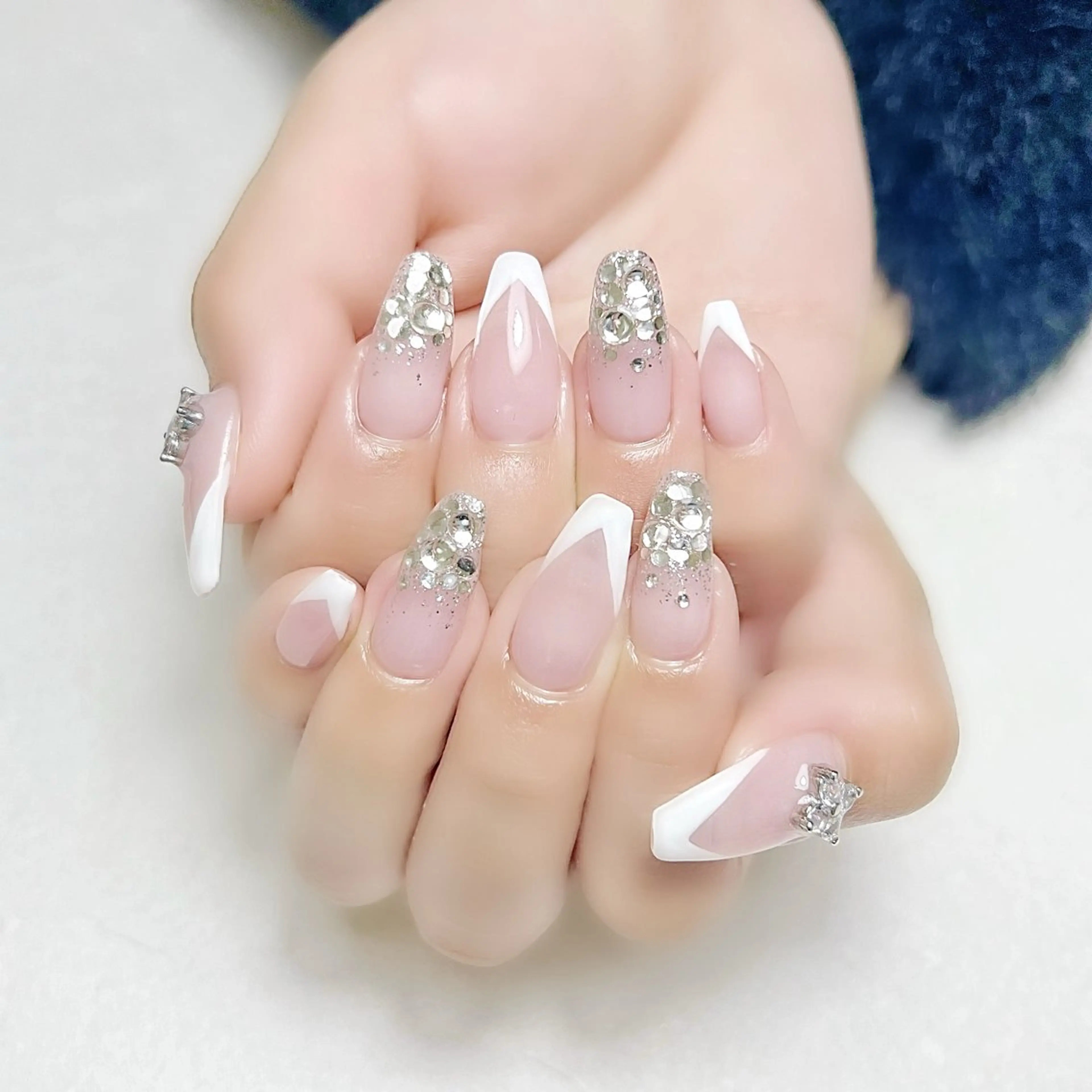 ネイル フレンチネイル ラメ(グリッター) オフィスネイル シルバー rouse nail RISATOのネイルデザイン