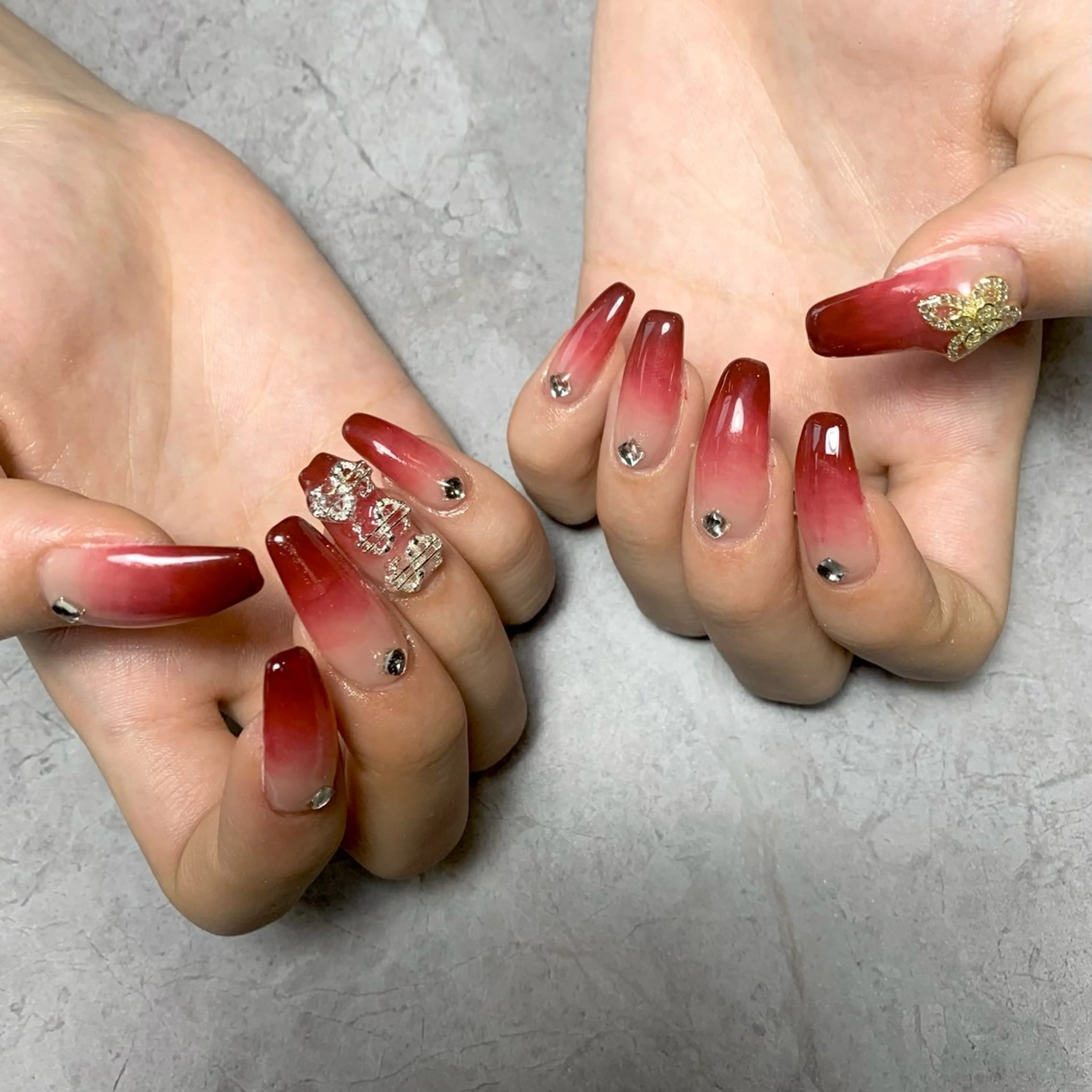 ネイル グラデーション キラキラネイル 韓国ネイル シンプルネイル ワンホンネイル ハンドネイル Nail Salon Lillion【リリオン】所属・lillion karenのネイルデザイン