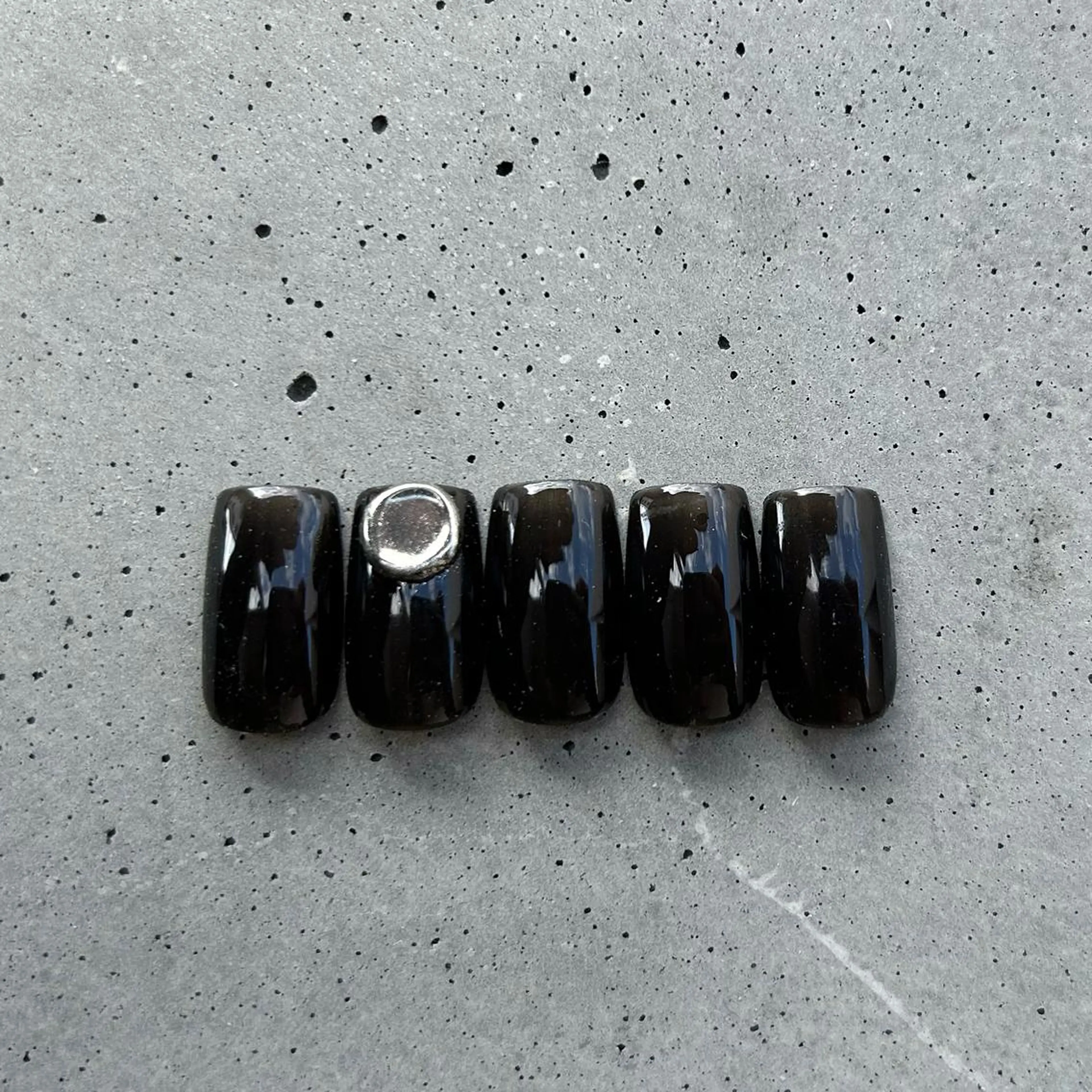 ネイル ブラウン カジュアル ニュアンスネイル オフィスネイル ワンカラーネイル ハンドネイル ハンドケア lyly.nail所属・lylynail YUUKAのネイルデザイン