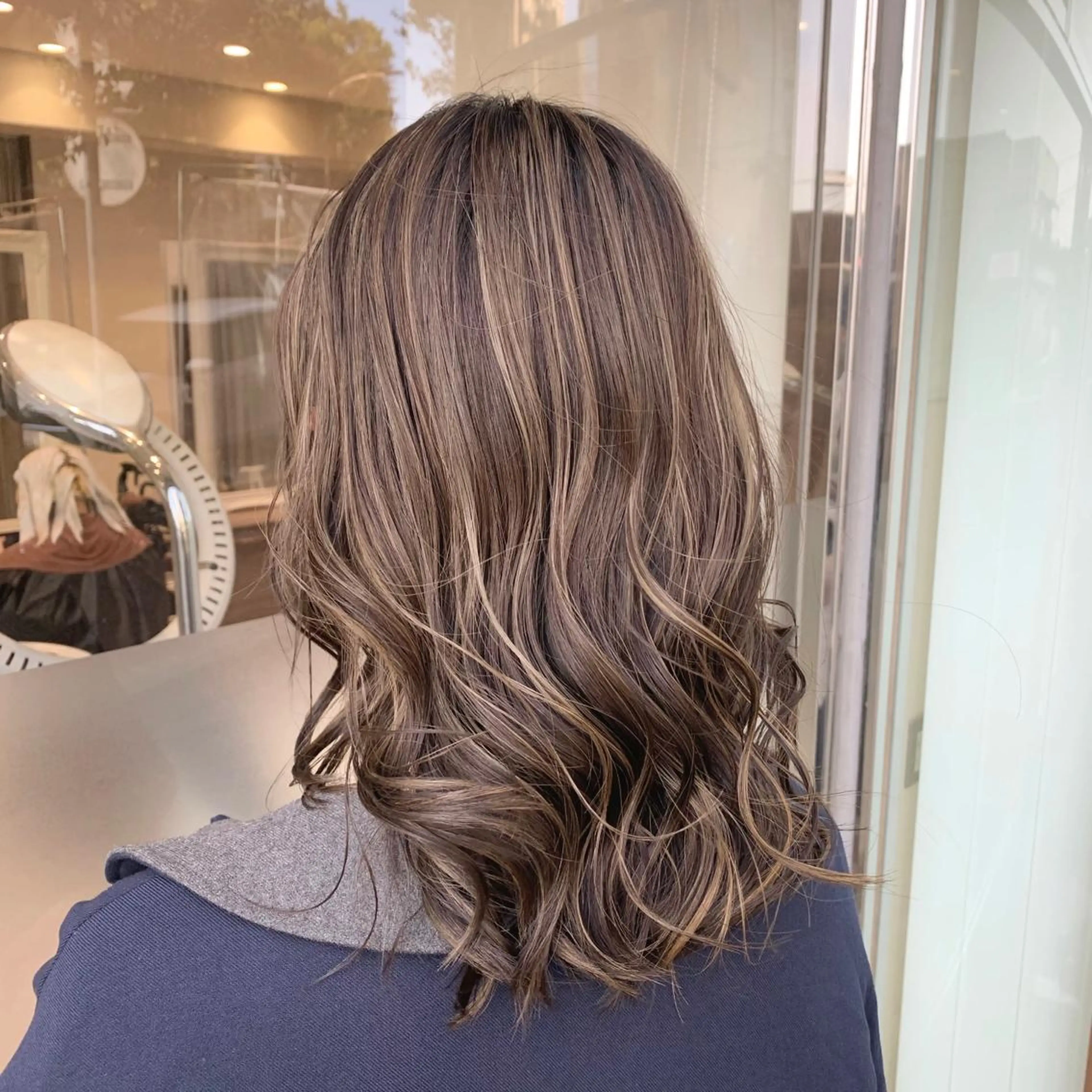 セミロング カラー ヘアアレンジ ブリーチ ケアブリーチ ダブルカラー イヤリングカラー ハイライトカラー ヘアカラー トリートメント 🇰🇷韓国ヘア★ 副店長.쿠리타⭐︎のヘアスタイル