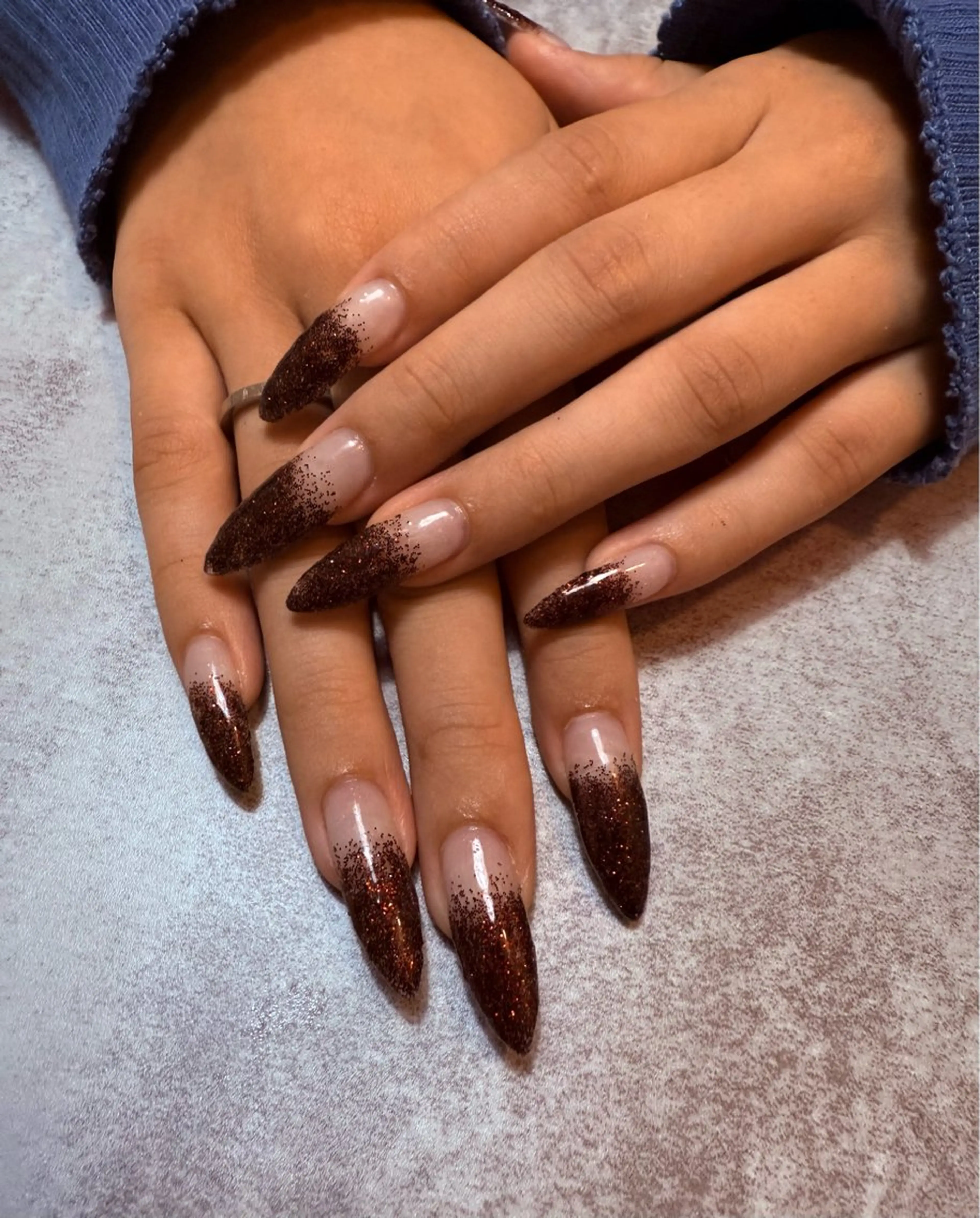 ネイル グラデーション ラメ(グリッター) ラメグラデーション 赤色 ハンドネイル from nail所属・nailist 🤍mikuのネイルデザイン