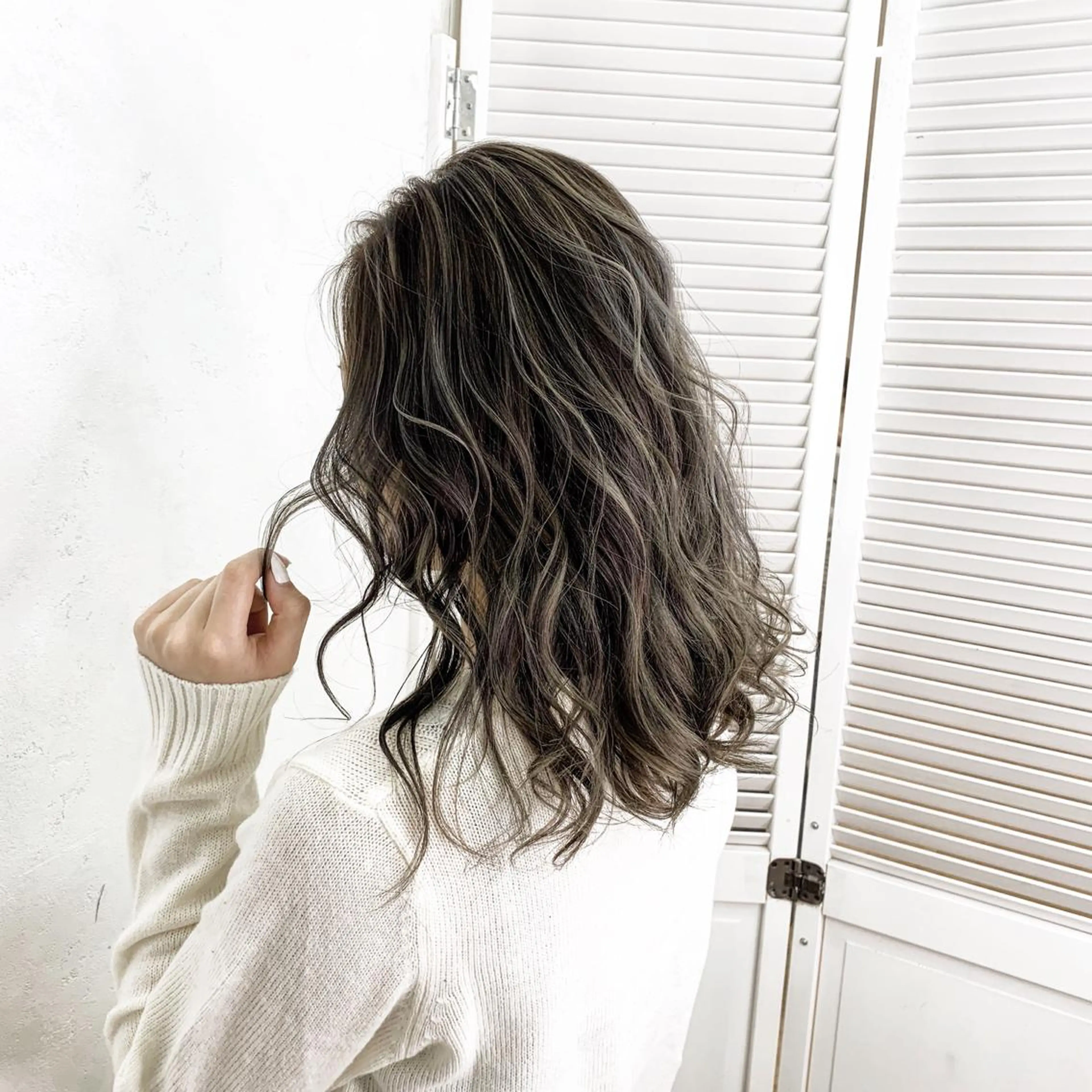 ロング カラー グレージュ ハイライトカラー ハイライト ヘアカラー TATSUYA アートディレクターのヘアスタイル