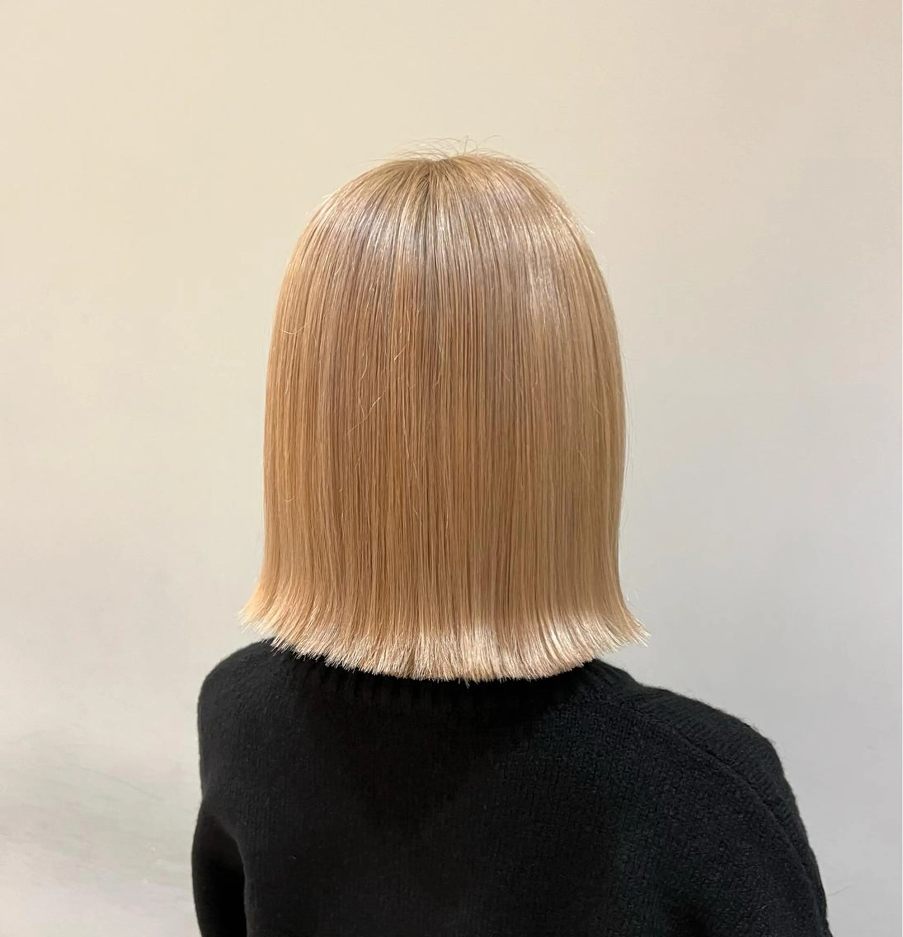 ショート カラー ベージュカラー ブリーチ 【韓国艶カラー🎀】 添田 菜摘のヘアスタイル