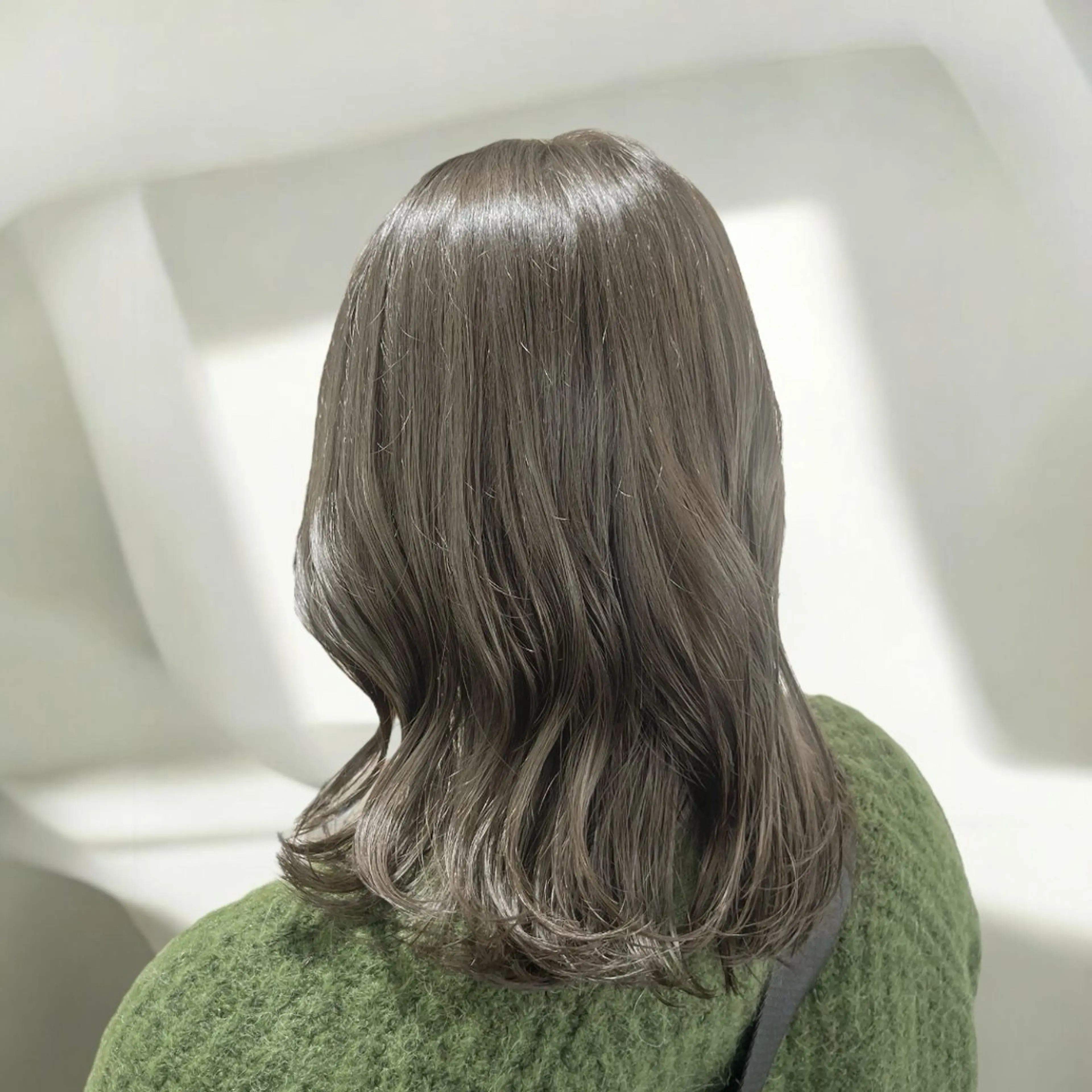 ミディアム ヘアアレンジ ユイナ 🕊NaVI ベージュ/透明感のヘアスタイル