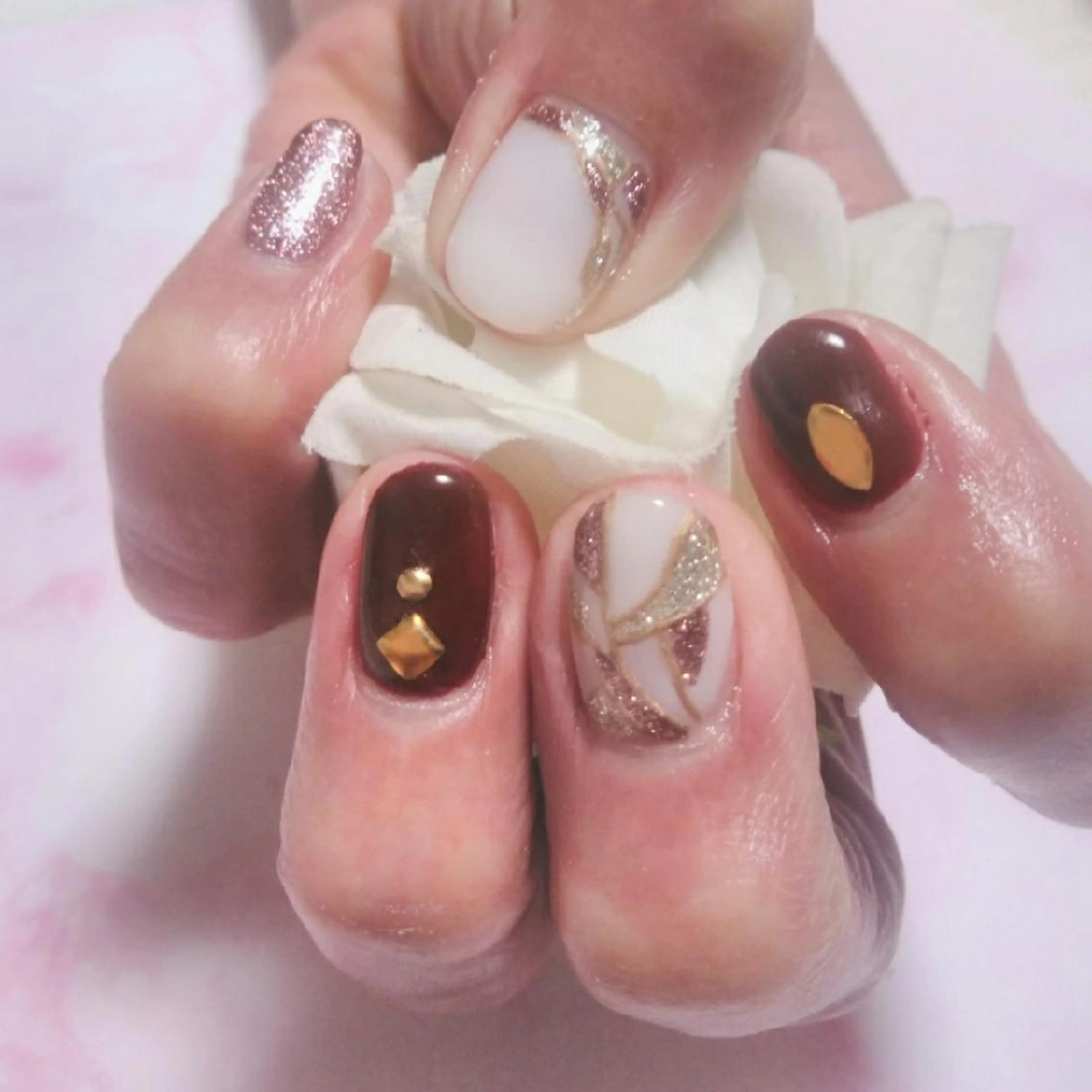 ネイル エステとネイル ローズコンフォートのネイルデザイン