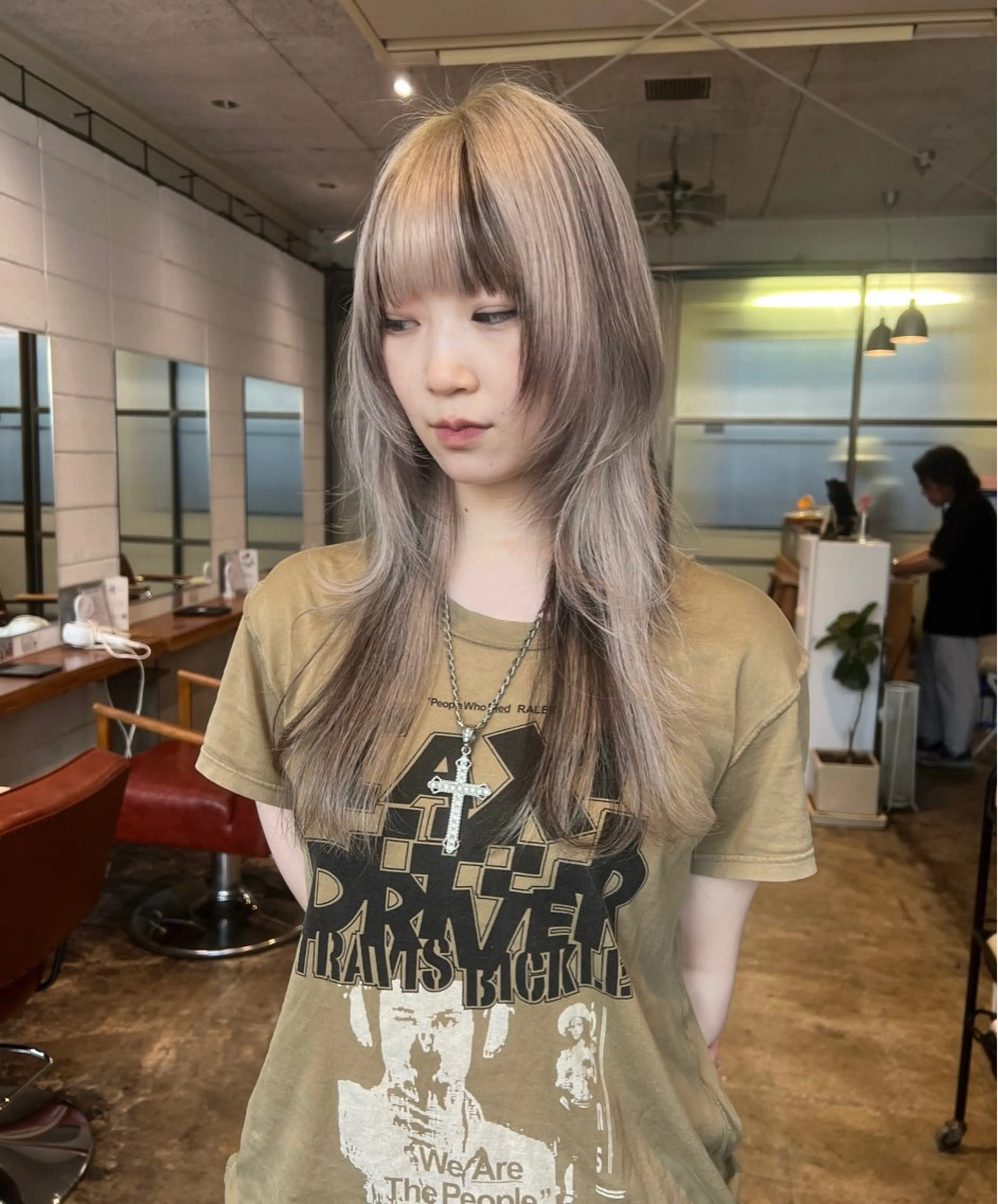 ロング カラー デザインカラー レイヤーカット ウルフカット ウルフレイヤー Lin'ne所属・竹内梓／パーマ ／ハイトーンのヘアスタイル
