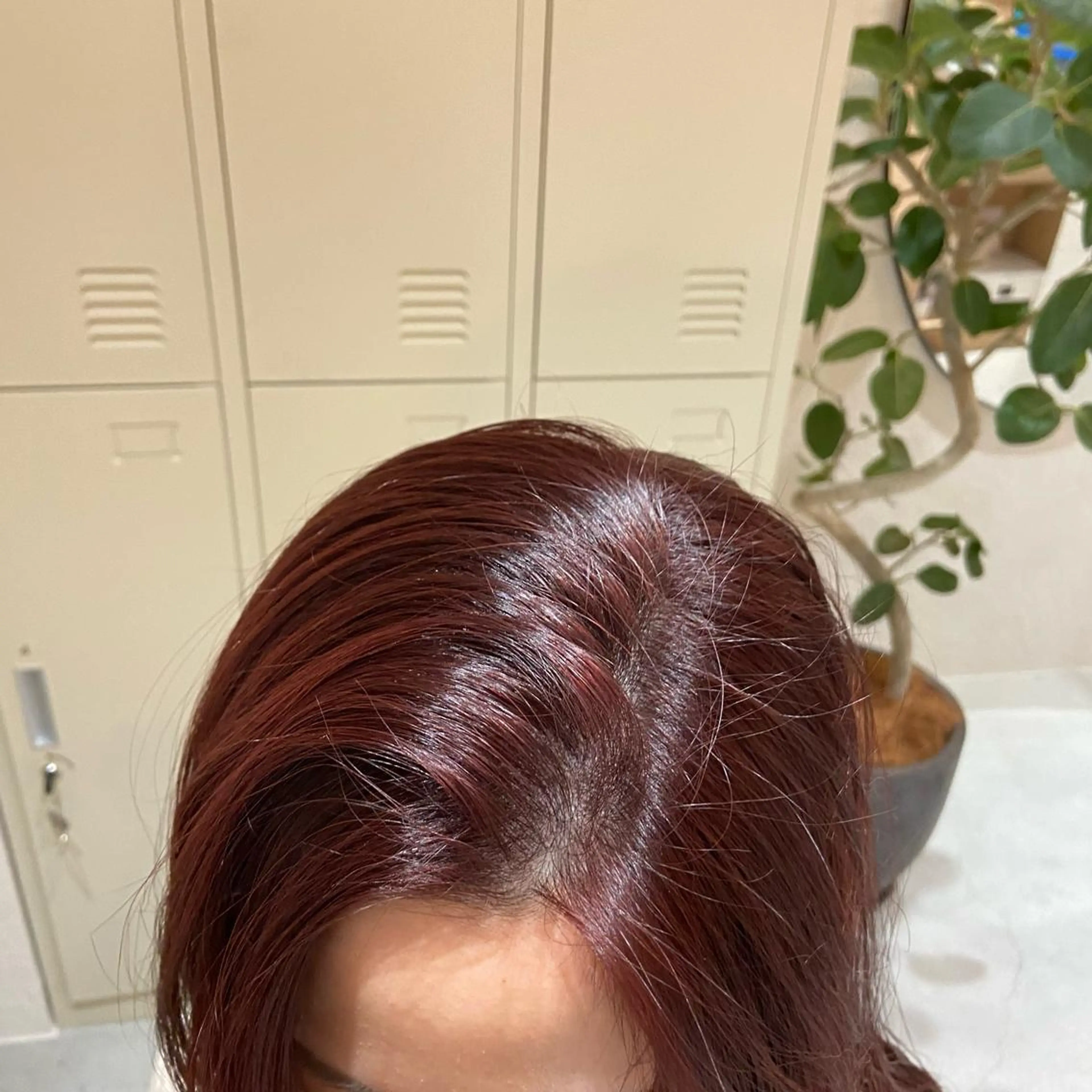 ロング カラー レッドカラー 石川 瑠琉のヘアスタイル