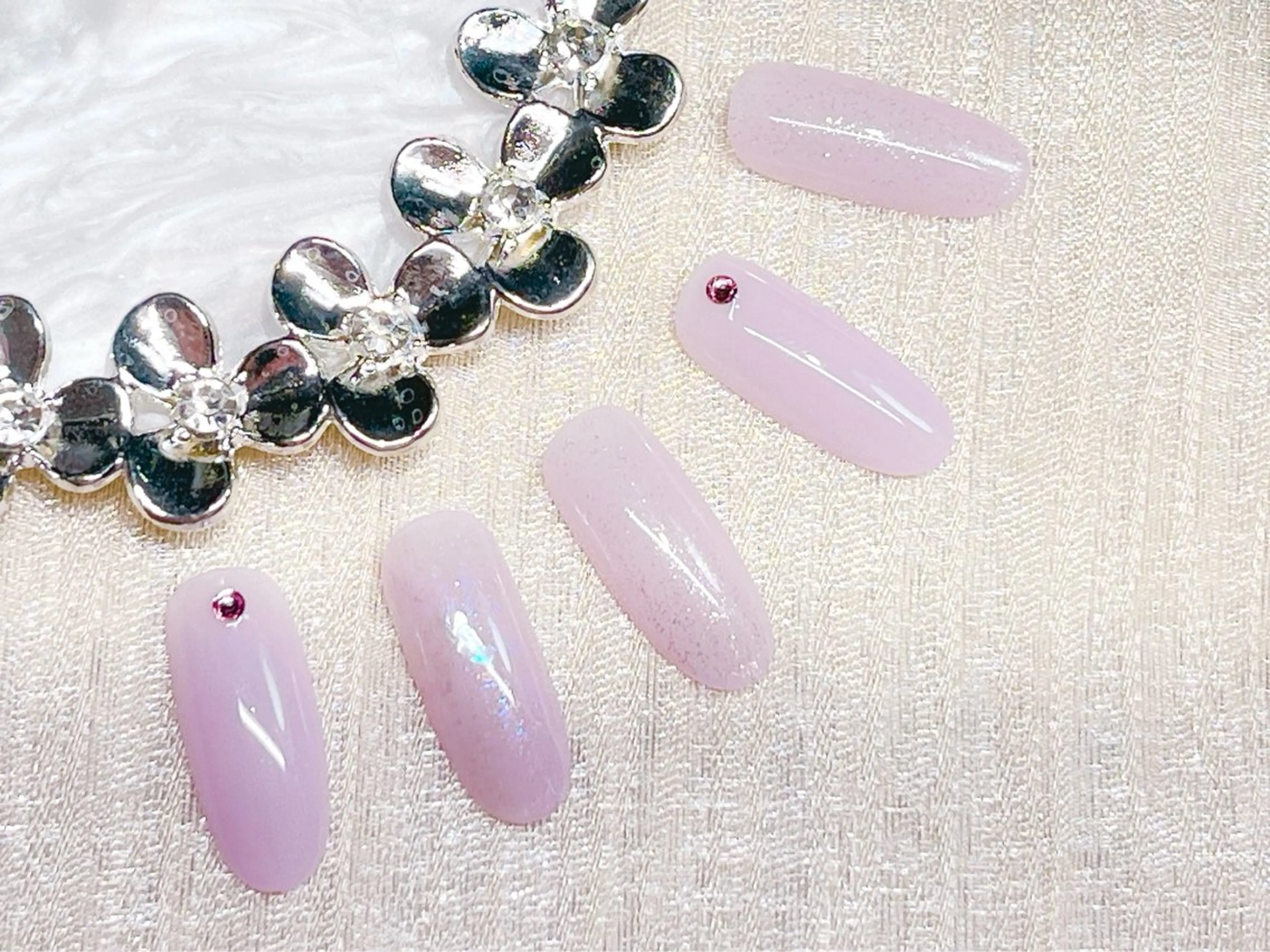 ネイル オーロラネイル ジェルネイル ニュアンスネイル オフィスネイル シンプルネイル ネイルサロン パールのネイルデザイン