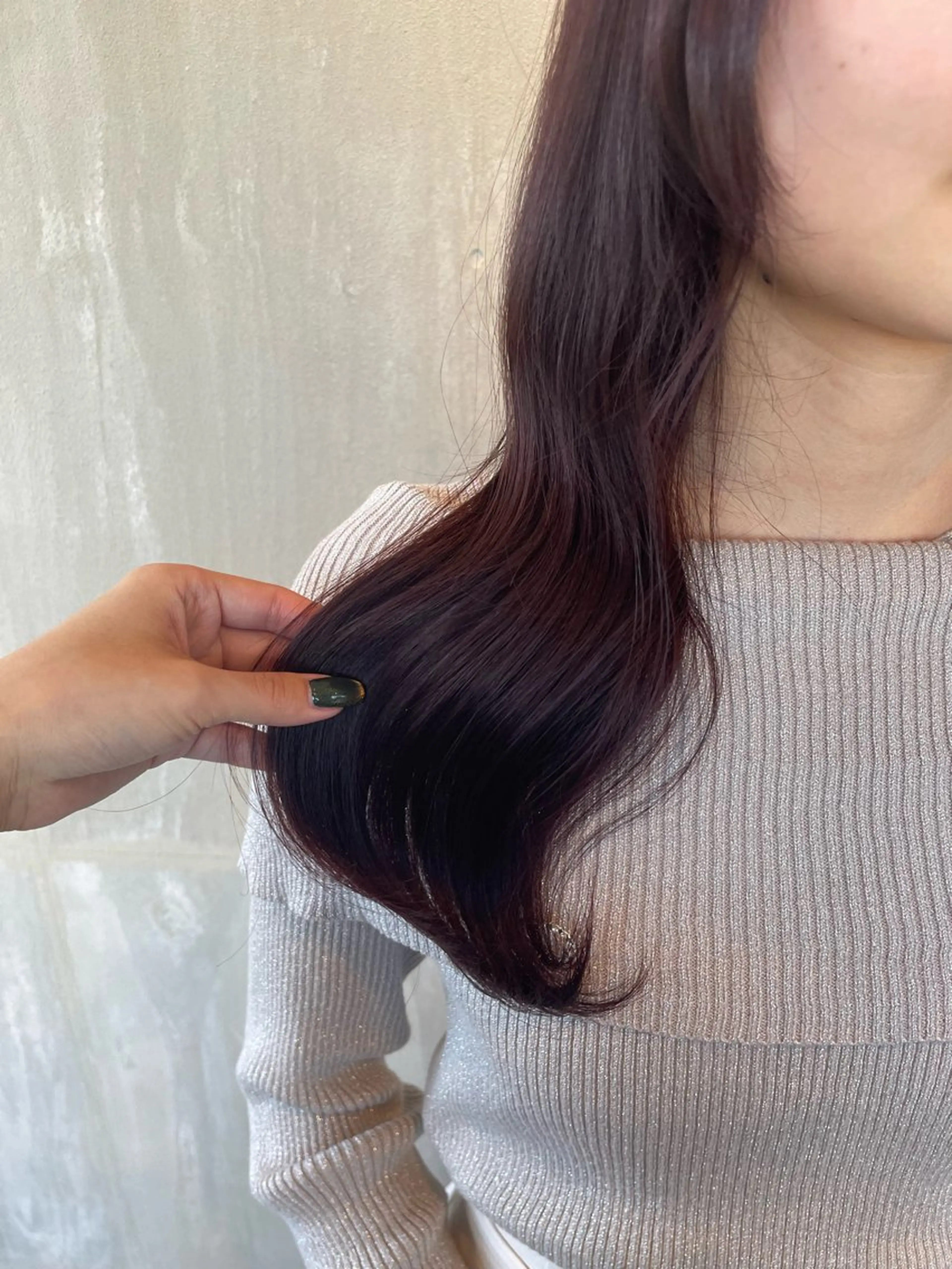 ロング カラー ボルドーカラー ヘアカラー 小木曽 里華のヘアスタイル